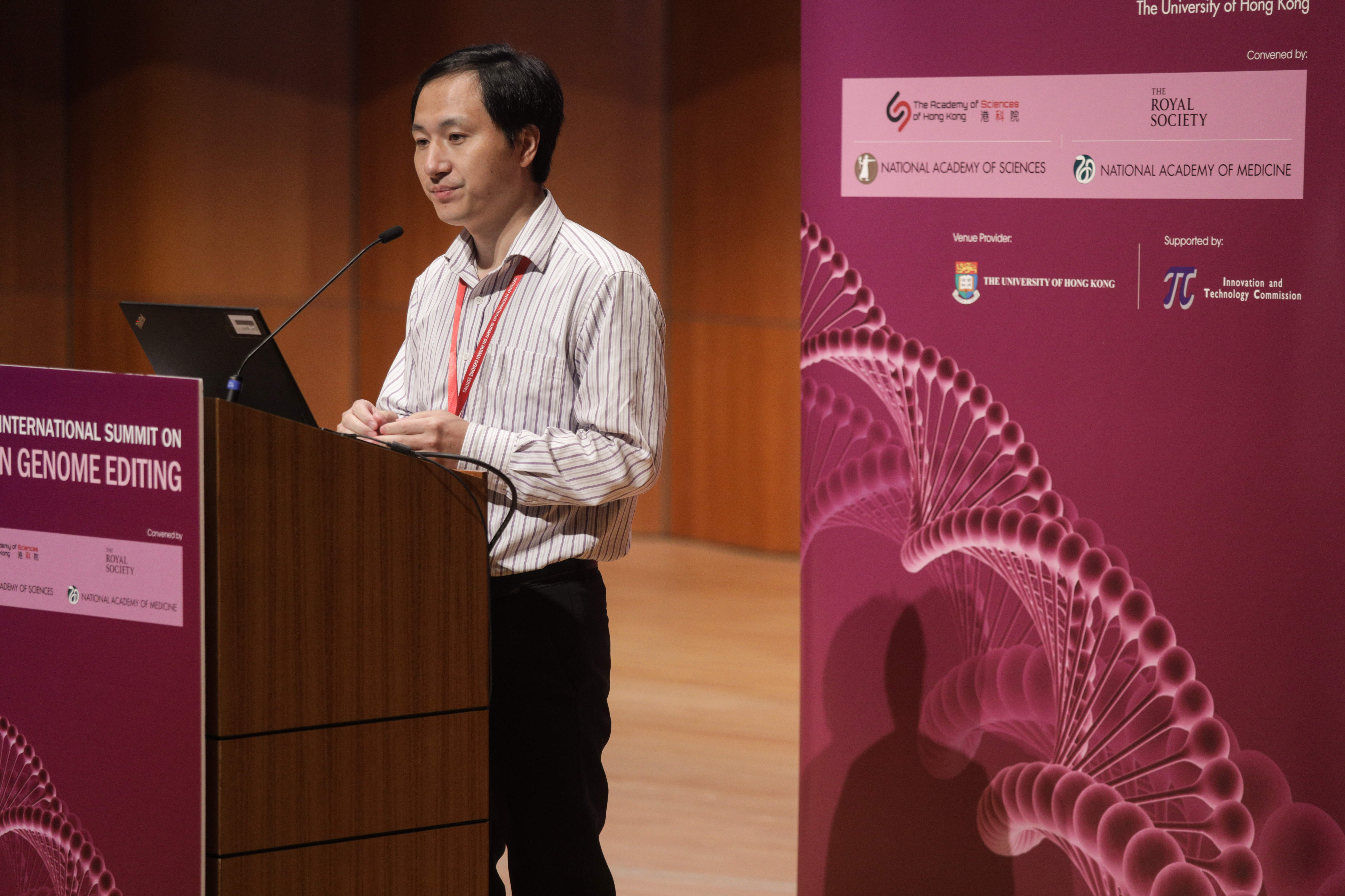 Chiński genetyk He Jiankui z Południowego Uniwersytetu Nauki i Technologii w Shenzhen podczas II Międzynarodowego Szczytu ds. Edycji Ludzkiego Genomu w Hongkongu, 27 listopada 2018 r