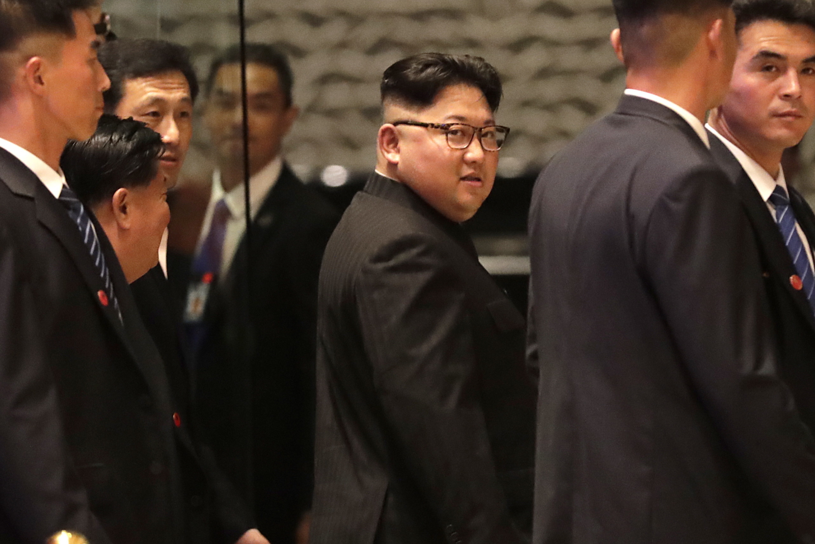 Trump i Kim spotkają się we wtorek rano czasu lokalnego na wyspie Sentosa w południowej części Singapuru. Będzie to pierwsze spotkanie urzędującego prezydenta USA z przywódcą Korei Płn. w historii. <BR><BR> Wkrótce po przemówieniu Pompeo Biały Dom wydał oświadczenie, w którym napisano, że rozmowy USA i Korei Północnej posuwają się naprzód