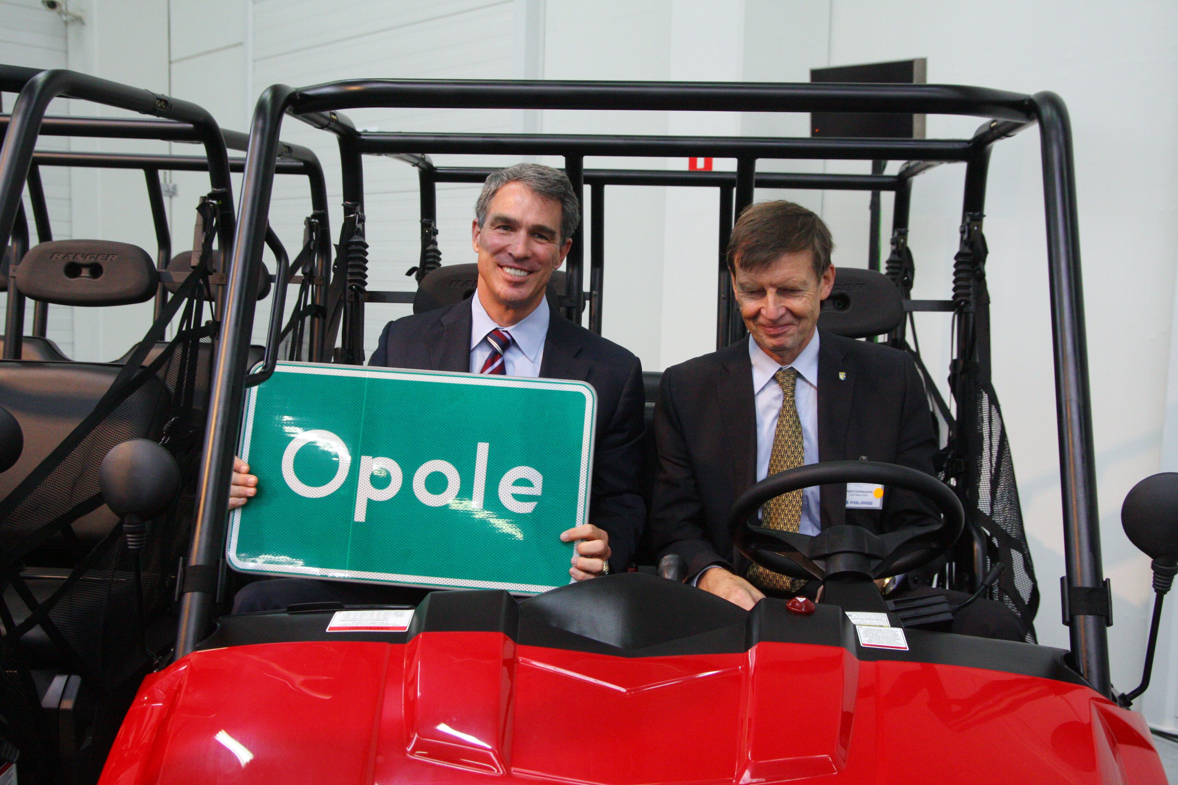 Polaris Industries we wrześniu 2014 roku oficjalnie uruchomił nową fabrykę w Opolu. Zakład o powierzchni ponad 32 tys. m kw., jest pierwszym miejscem produkcji pojazdów terenowych tego koncernu poza Ameryką Północną. Pracę w zakładzie miało znaleźć 300 osób, a pierwsze dostawy pojazdów powinny ruszyć w pierwszym kwartale 2015 roku.