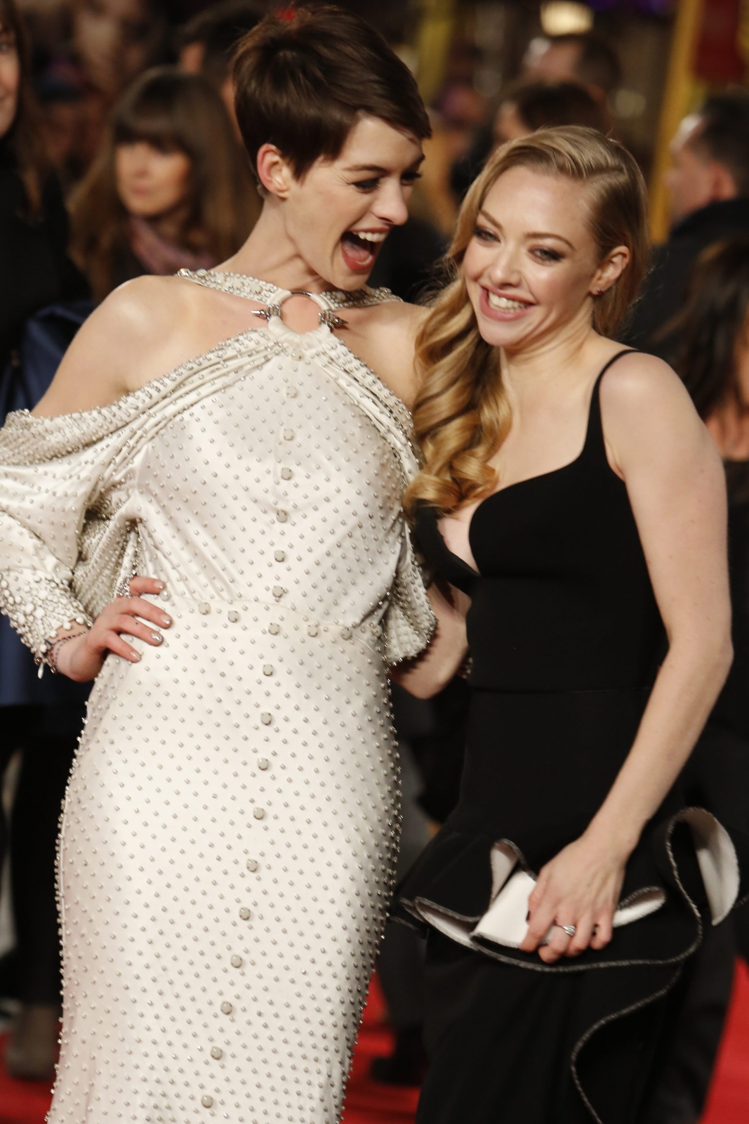 Amanda Seyfried i Anne Hathaway