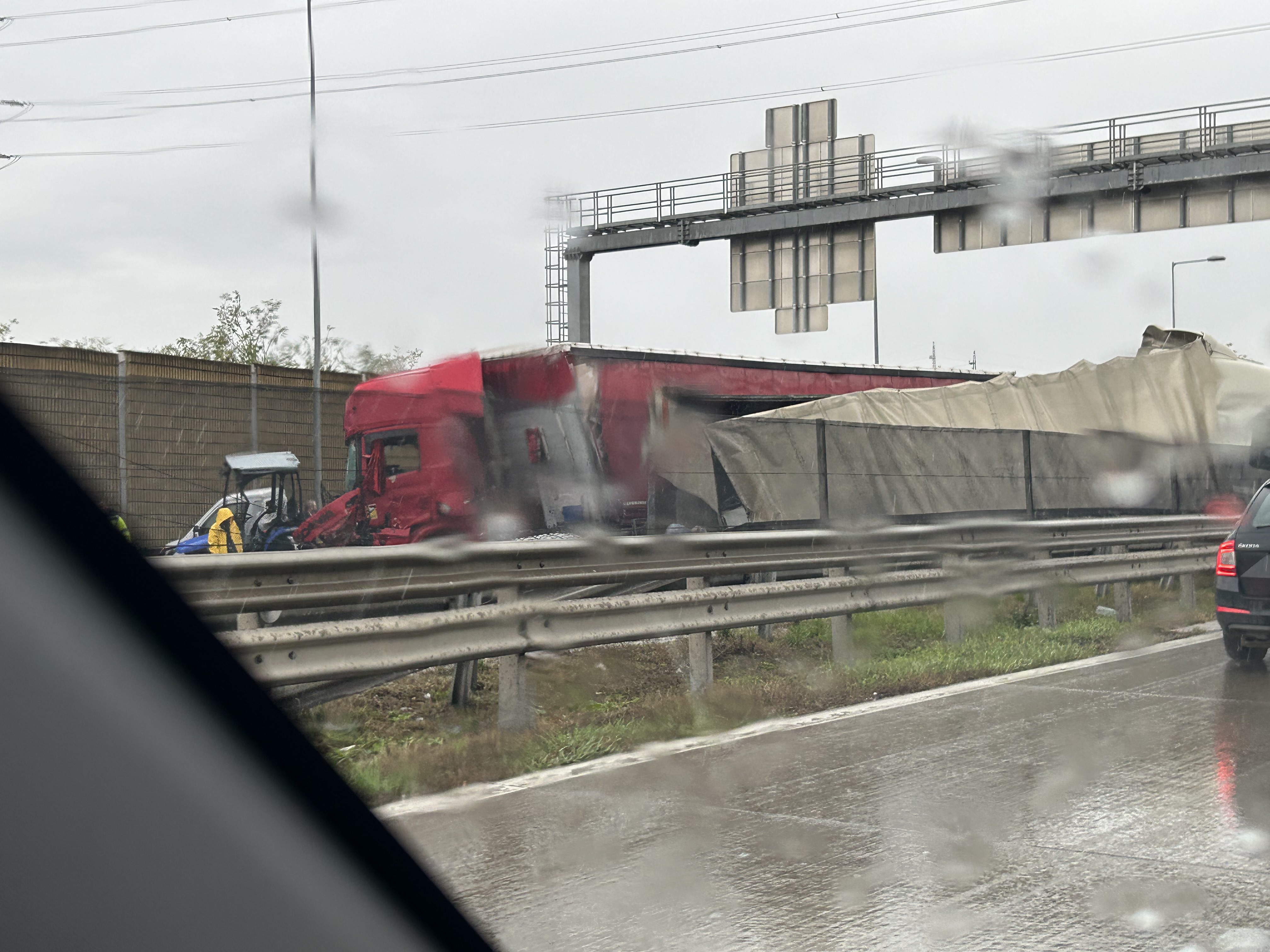 Óriási baleset az M0-son: több kamion rohant egymásba – fotók a helyszínről