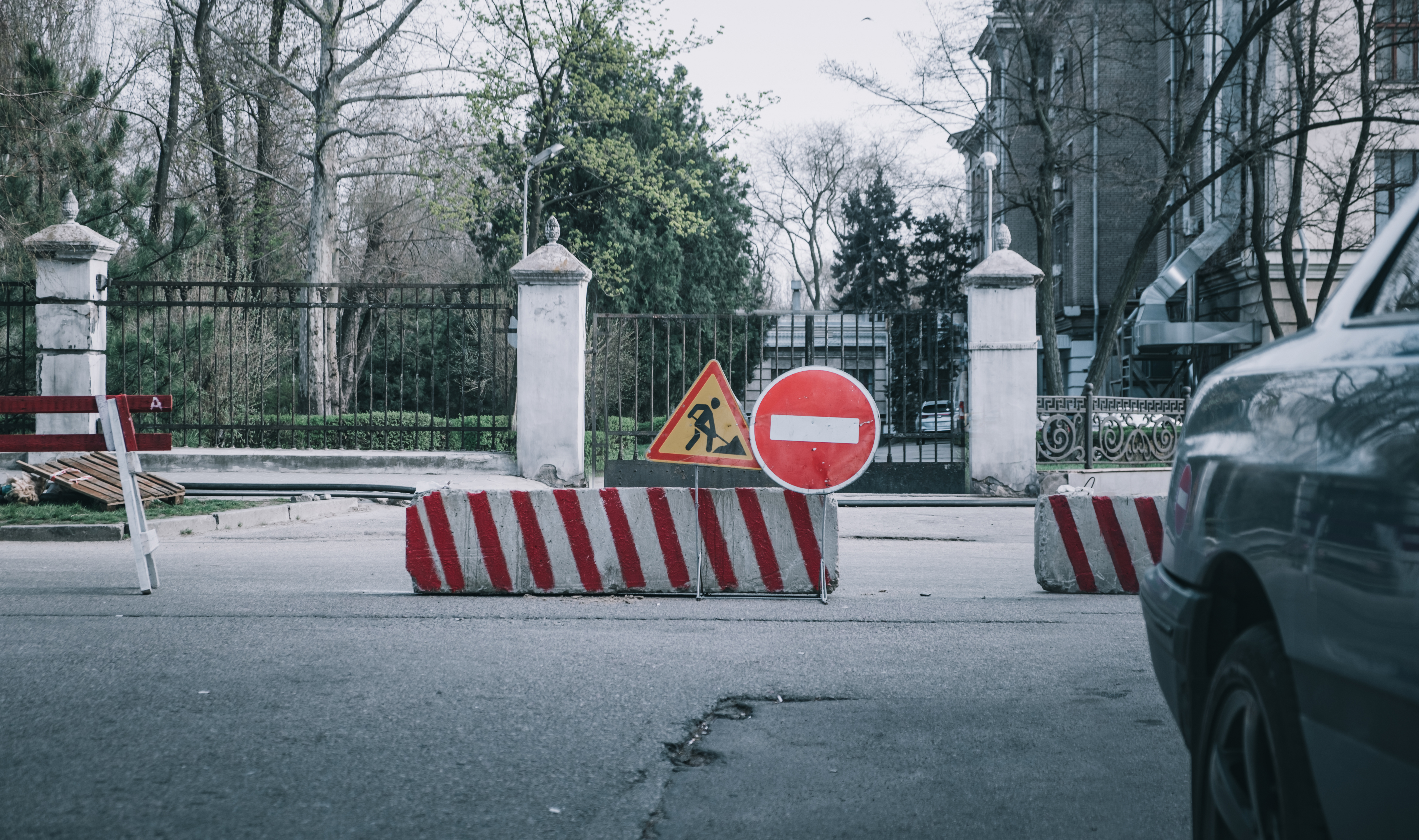 Útinform: balesetekkel indult a nap, lezárásokkal folytatódik - Mutatjuk