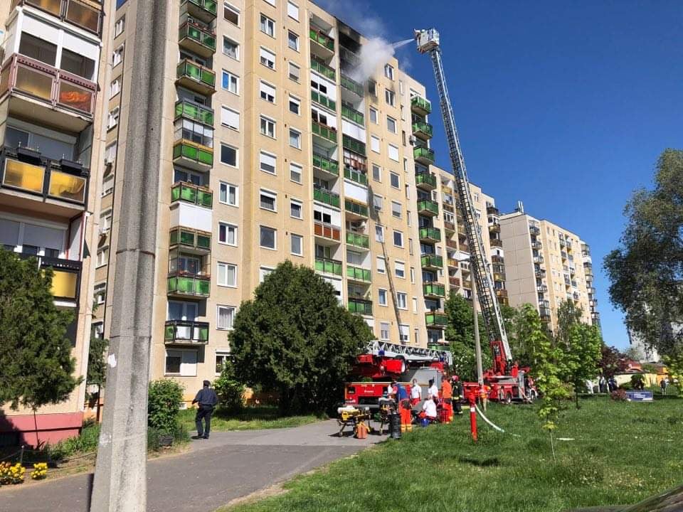 Tűz ütött ki egy kilencedik emeleti lakásban Nyíregyházán - Blikk