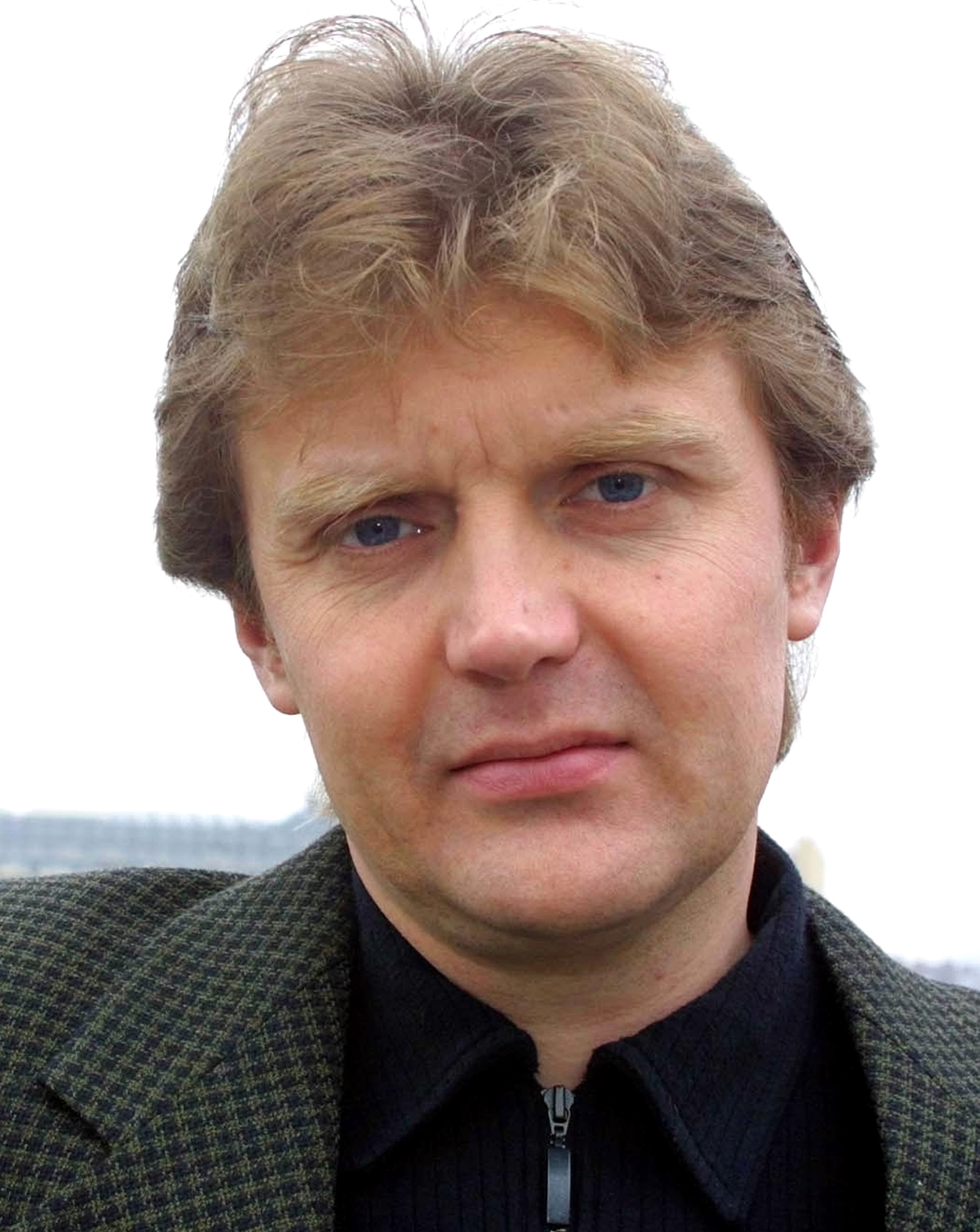 Polon, który wykryto w ciele Arafata, uważany jest za jedną z najskuteczniejszych broni służb specjalnych na całym świecie. Substancja ta jest trudna do wykrycia w czasie transportu, a do sporządzenia kilku tysięcy śmiertelnych porcji wystarczy zaledwie grudka polonu wielkości główki od szpilki. Po raz pierwszy polon zagościł na łamach światowych mediów w 2006 roku, gdy świat obiegła wiadomość o zatruciu w Londynie byłego funkcjonariusza Federalnej Służby Bezpieczeństwa (FSB) Aleksandra Litwinienki (na zdjęciu).