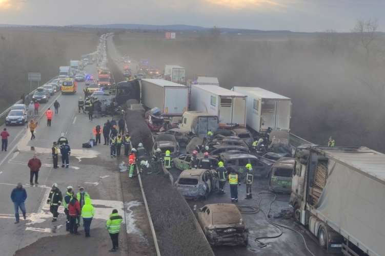 Karambol az M1-esen: még mindig nincs felelőse a brutális tömegszerencsétlenségnek