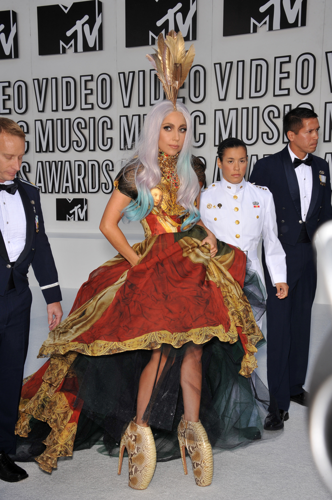 Lady Gaga w słynnych butach od McQueena