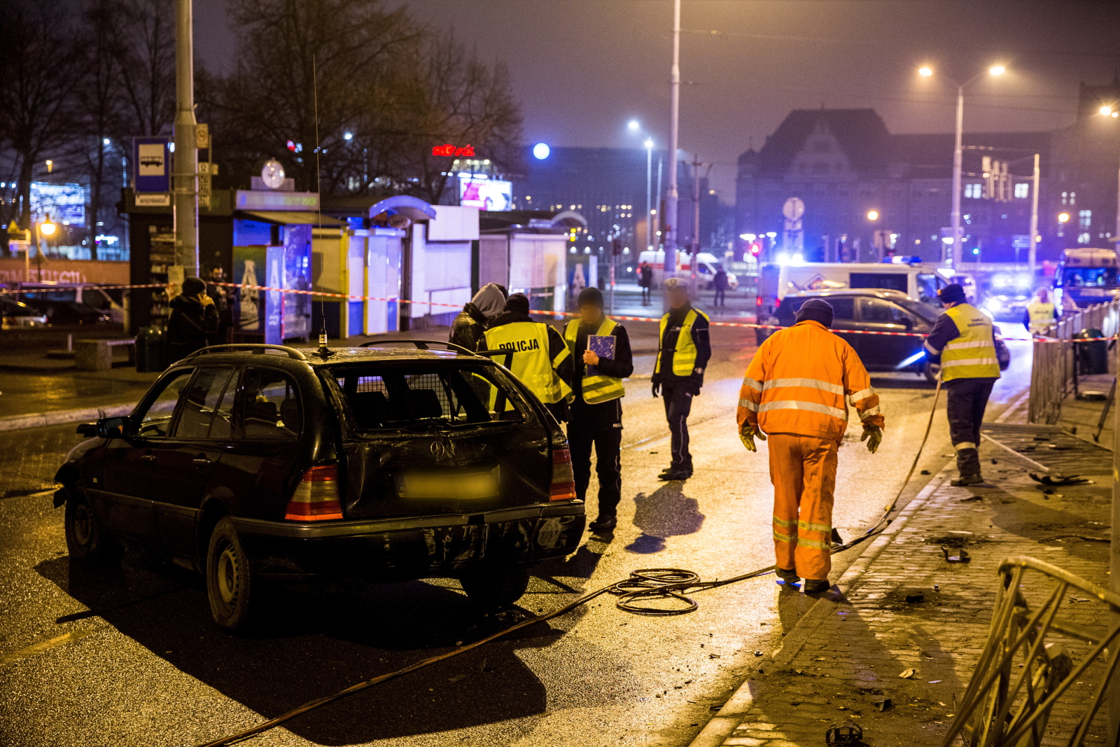 SZCZECIN. SAMOCHÓD UDERZYŁ W PRZYSTANEK