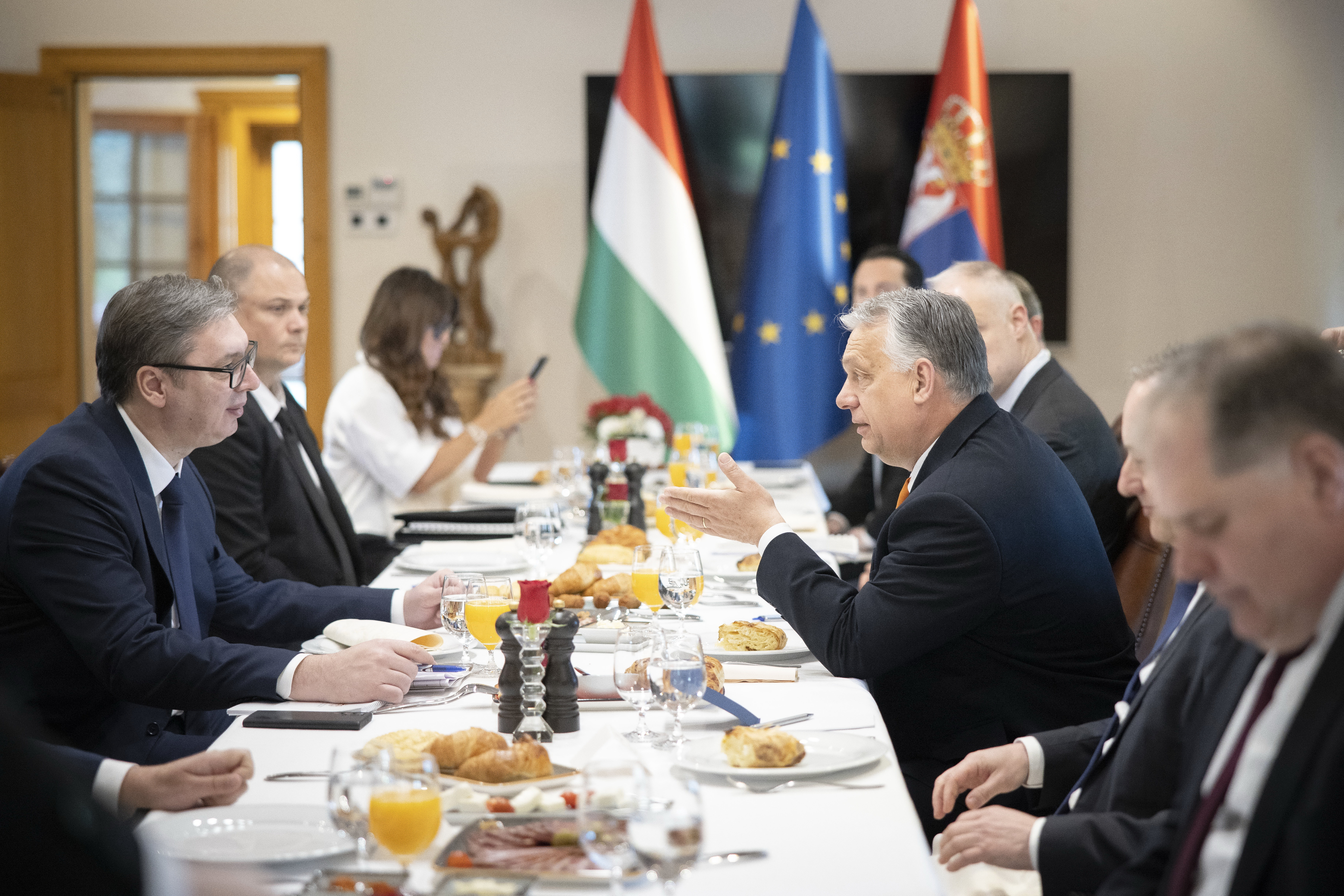 Orbán Viktor: magasabb szintre lép a magyar-szerb hadiipari együttműködést