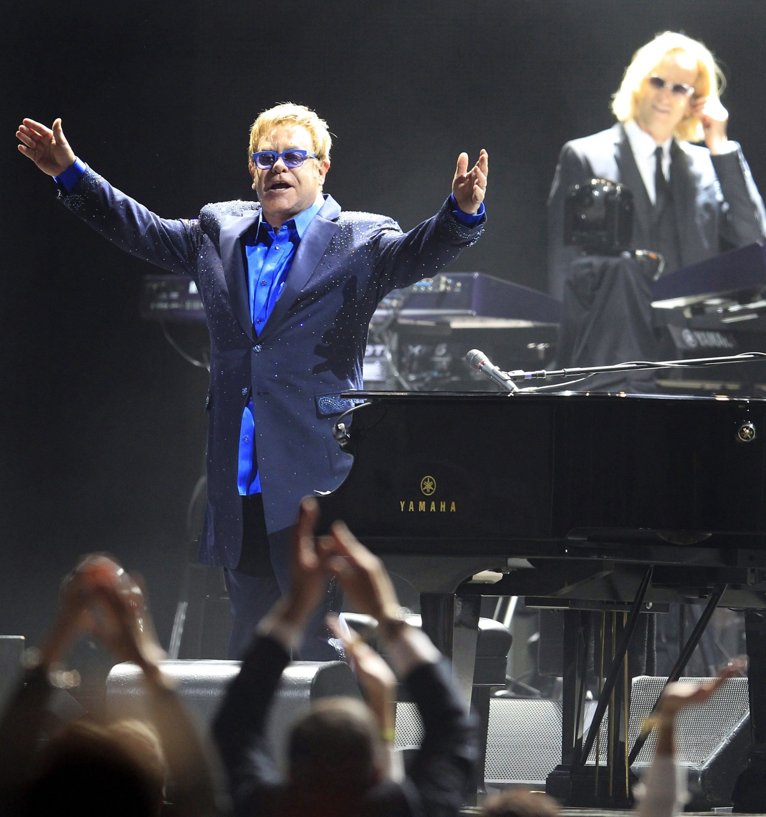 Elton John podczas koncertu w Madrycie
