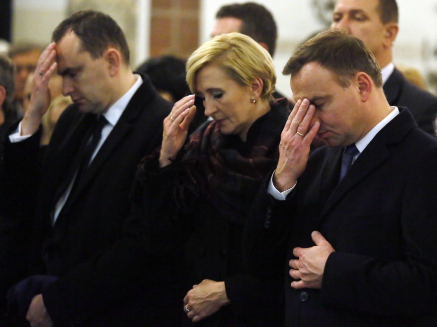 Naszym zdaniem czerń to po prostu nie jej kolor. Zgadzacie się?