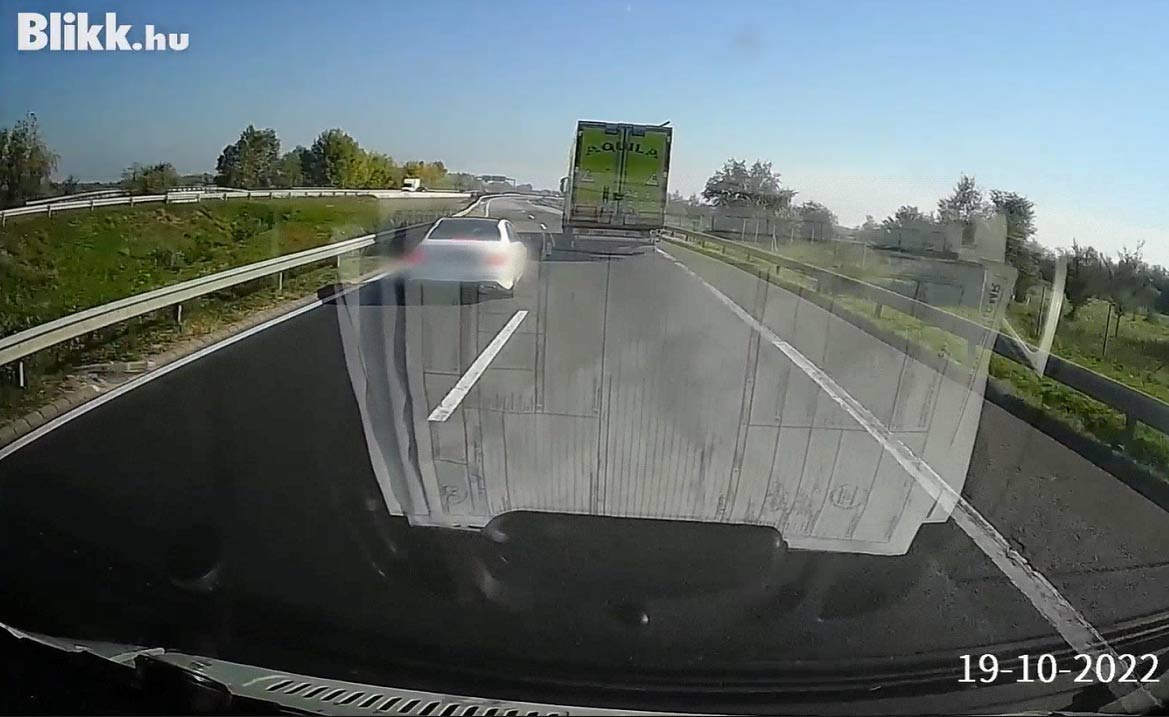 Életveszélyes büntetőfékezés az M43-as autópályán, videón az eset - Blikk