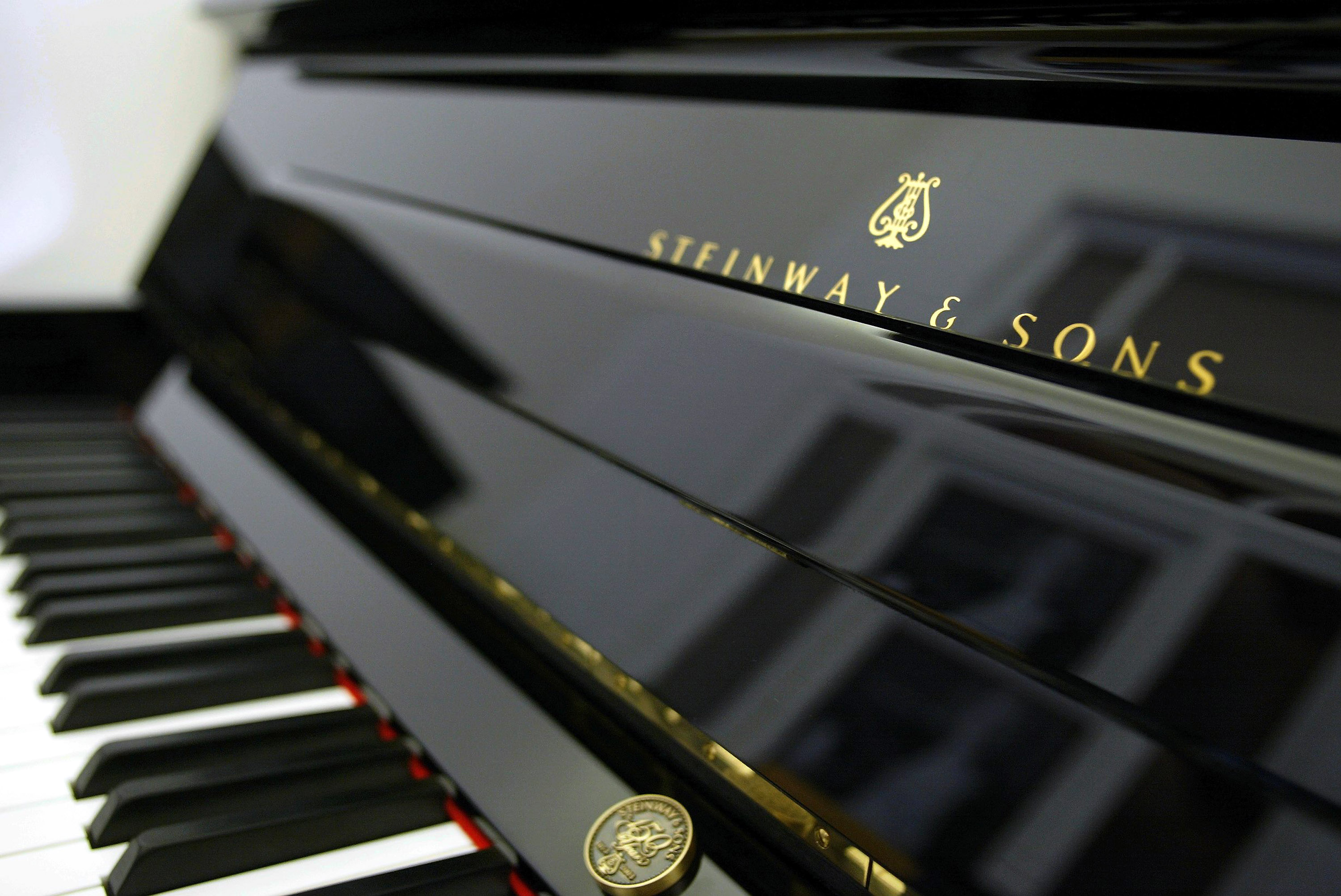 Állami pénzből 50 milliós zongorát vásárolt a Debreceni Egyetem - Blikk