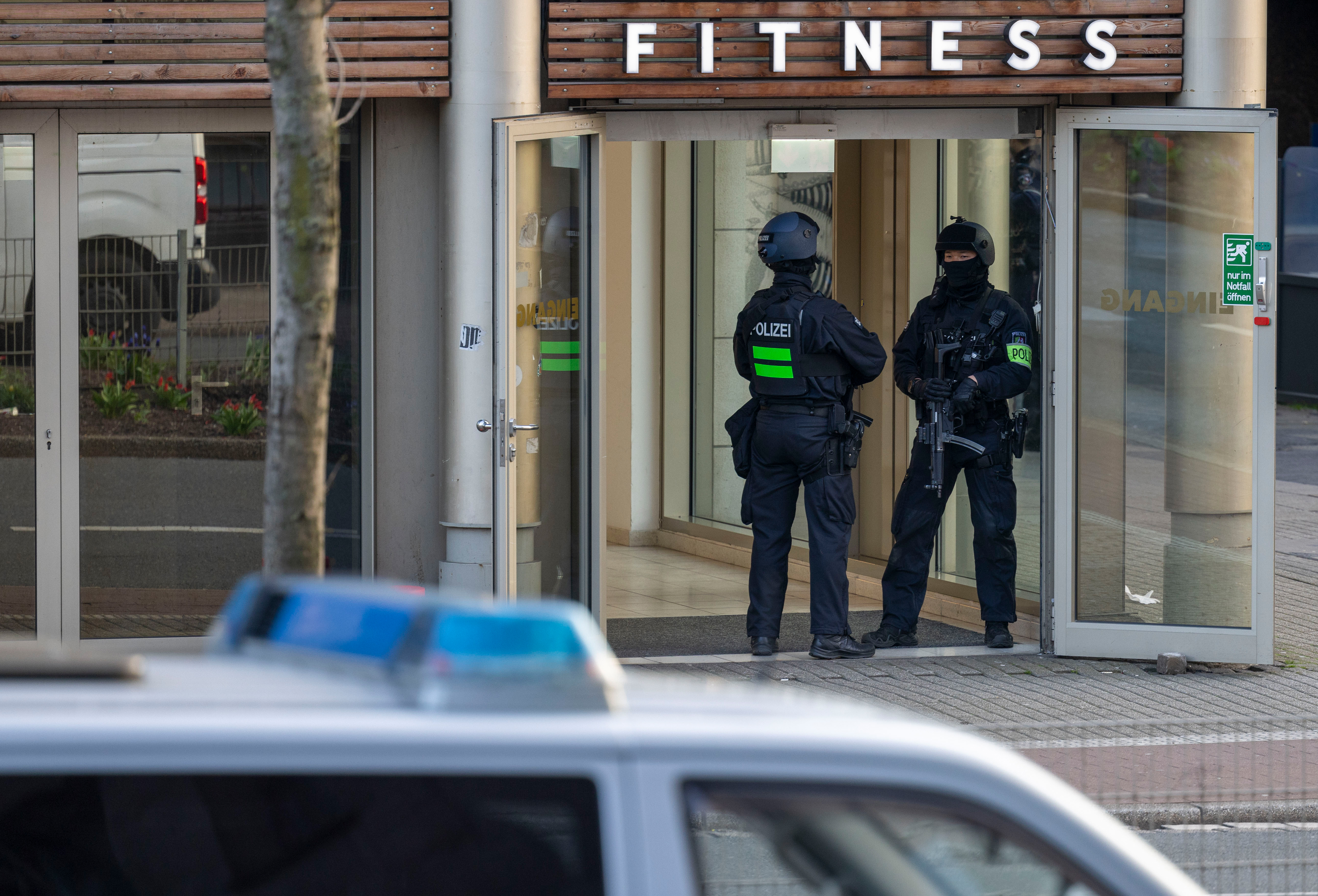 Késes támadás Duisburgban: két ámokfutó válogatás nélkül szurkálta össze egy edzőterem vendégeit