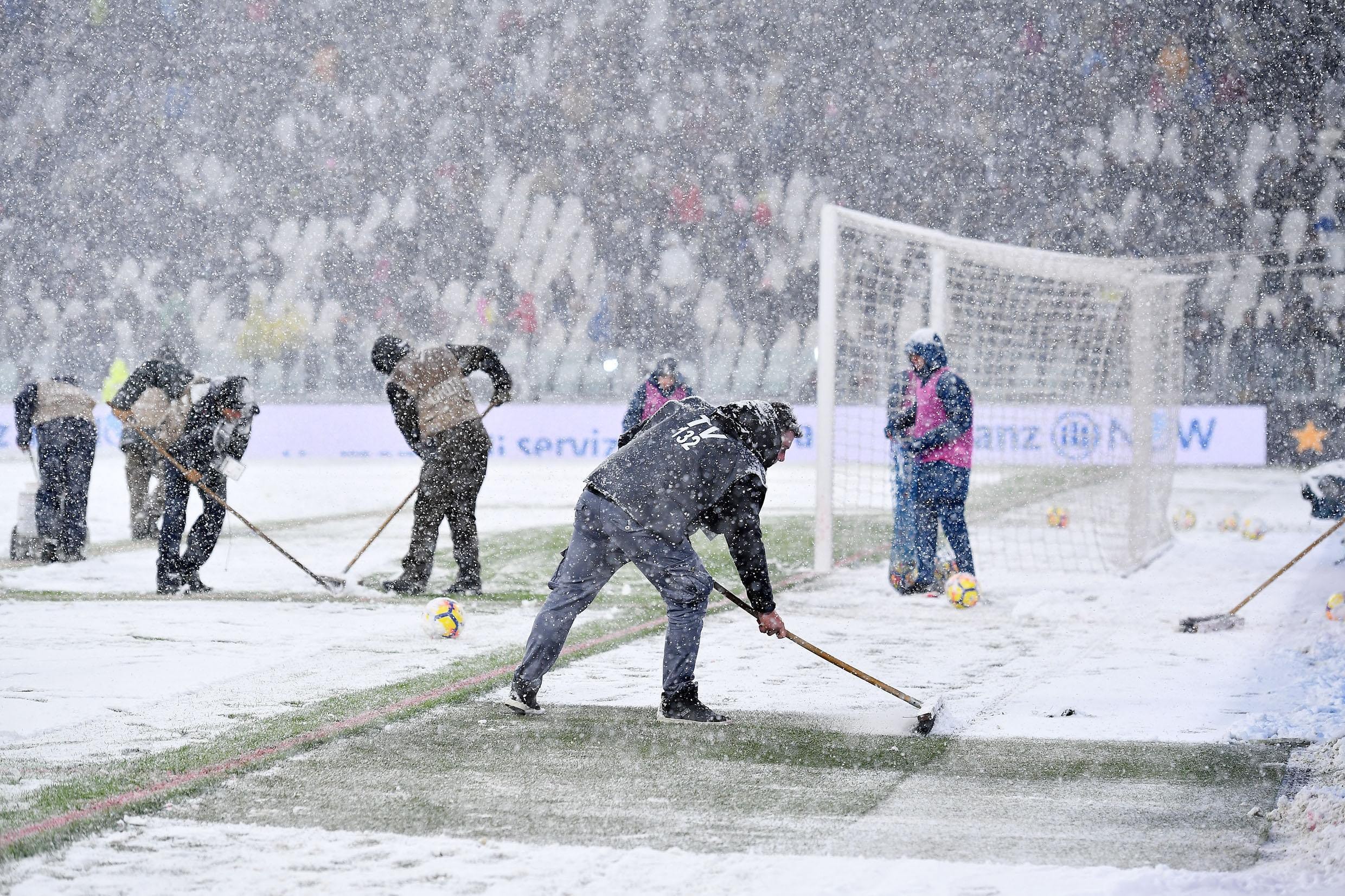Po 25 kolejkach walczący o siódmy z rzędu tytuł Juventus o punkt ustępuje Napoli, którego zawodnikami są Piotr Zieliński, a także wracający do pełni sił po poważnej kontuzji i operacji Arkadiusz Milik.