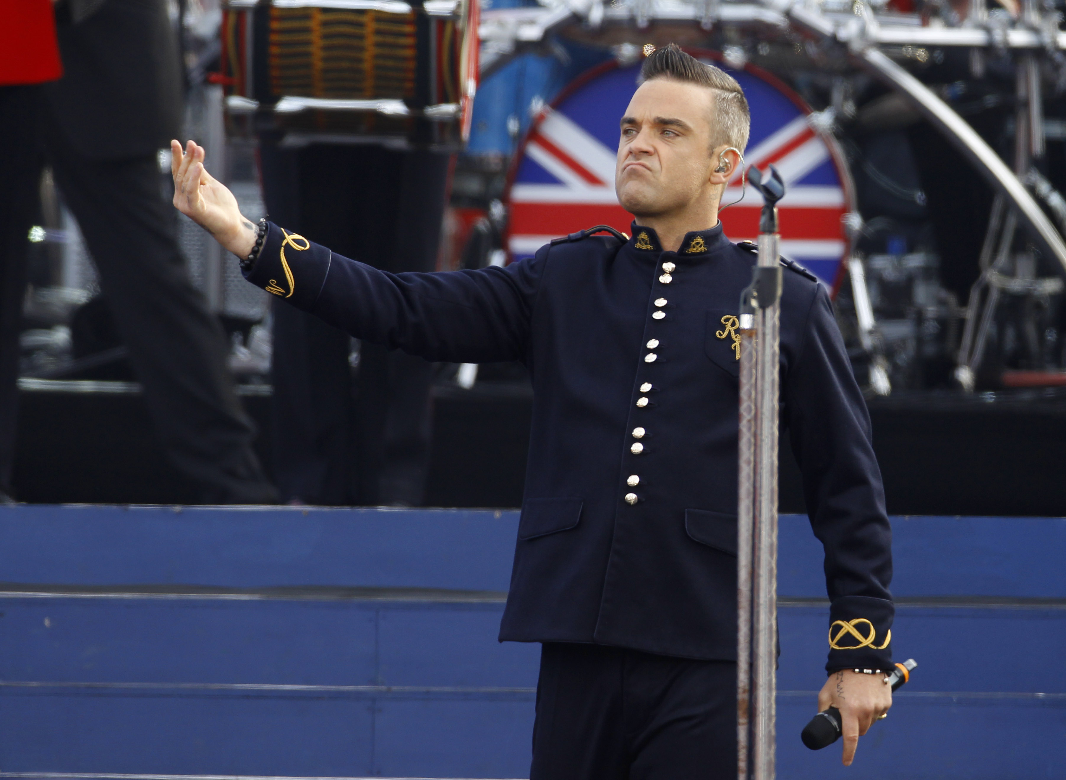 Robbie Williams podczas koncertu z okazji jubileuszu Elżbiety II