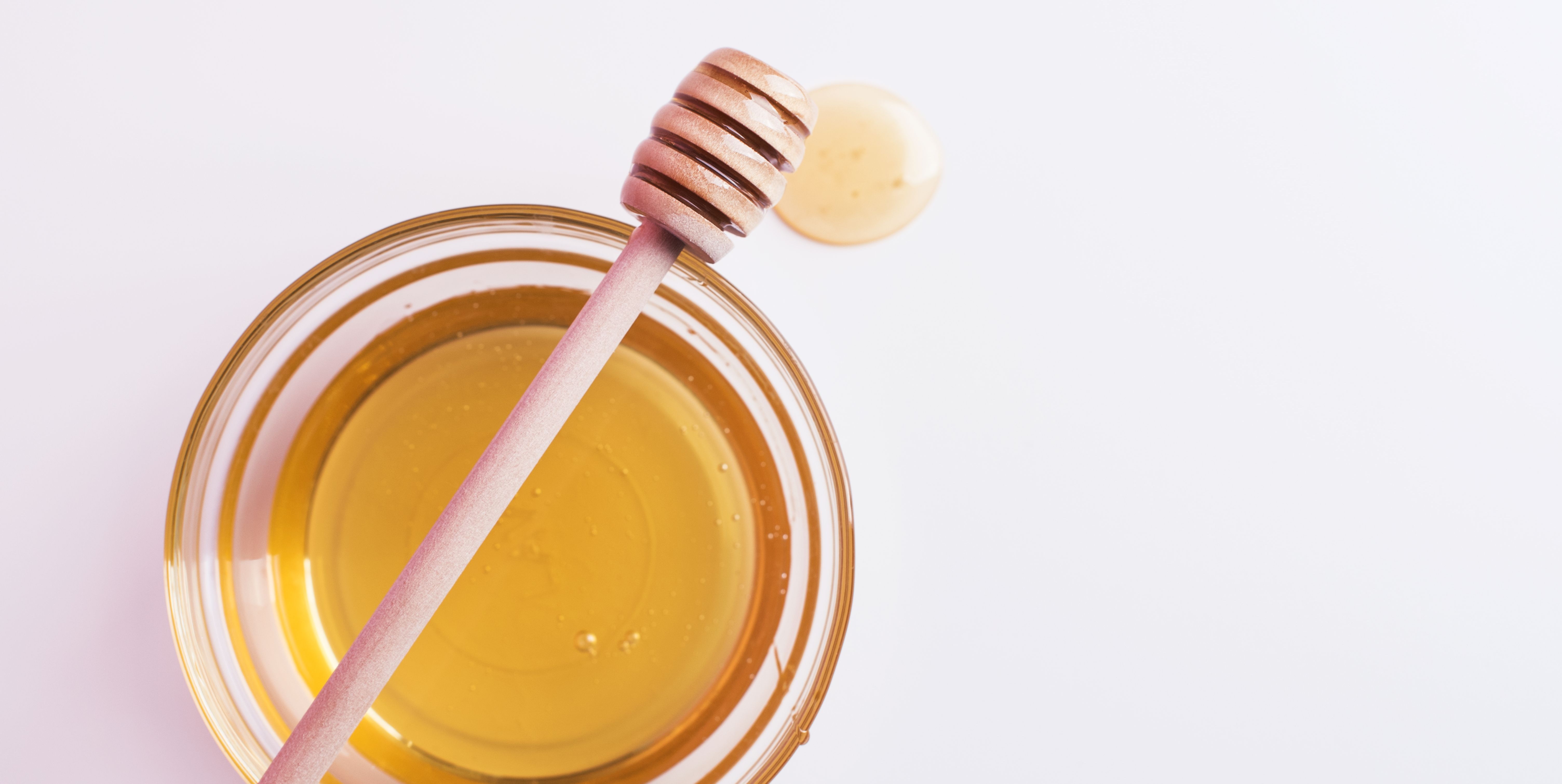 Honey is known for its soothing and exfoliating factor [Emilia Manejska]