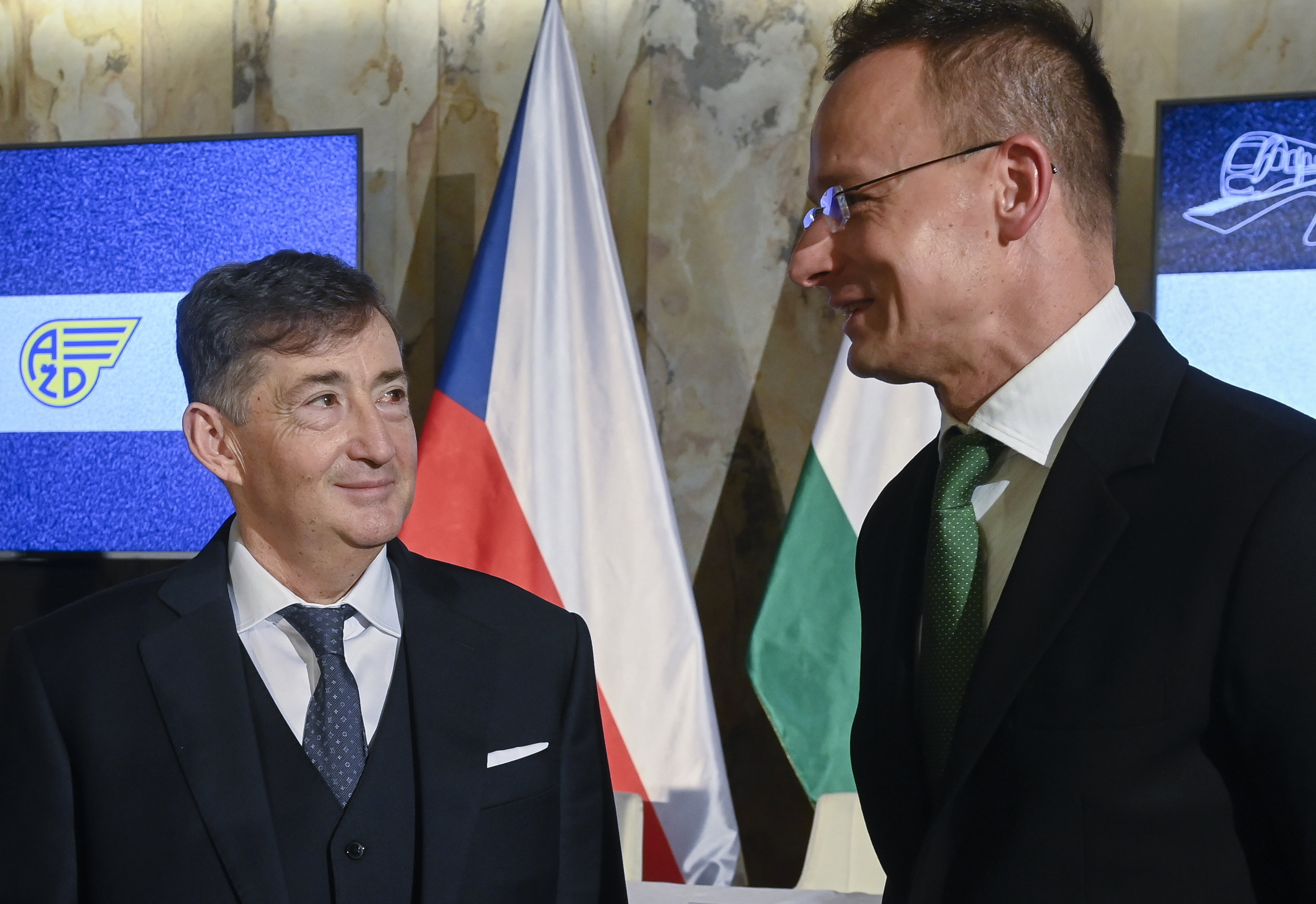 Szijjártó Péterrel Mészáros Lőrinc is ott volt Isztambulban: „Van egy nemzeti bajnokunk, a V-Híd” – fotók