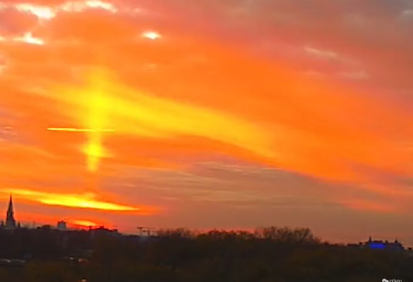 Csodálatos égi jelenség: gyönyörű naposzlopot lehetett látni Szegeden – videó