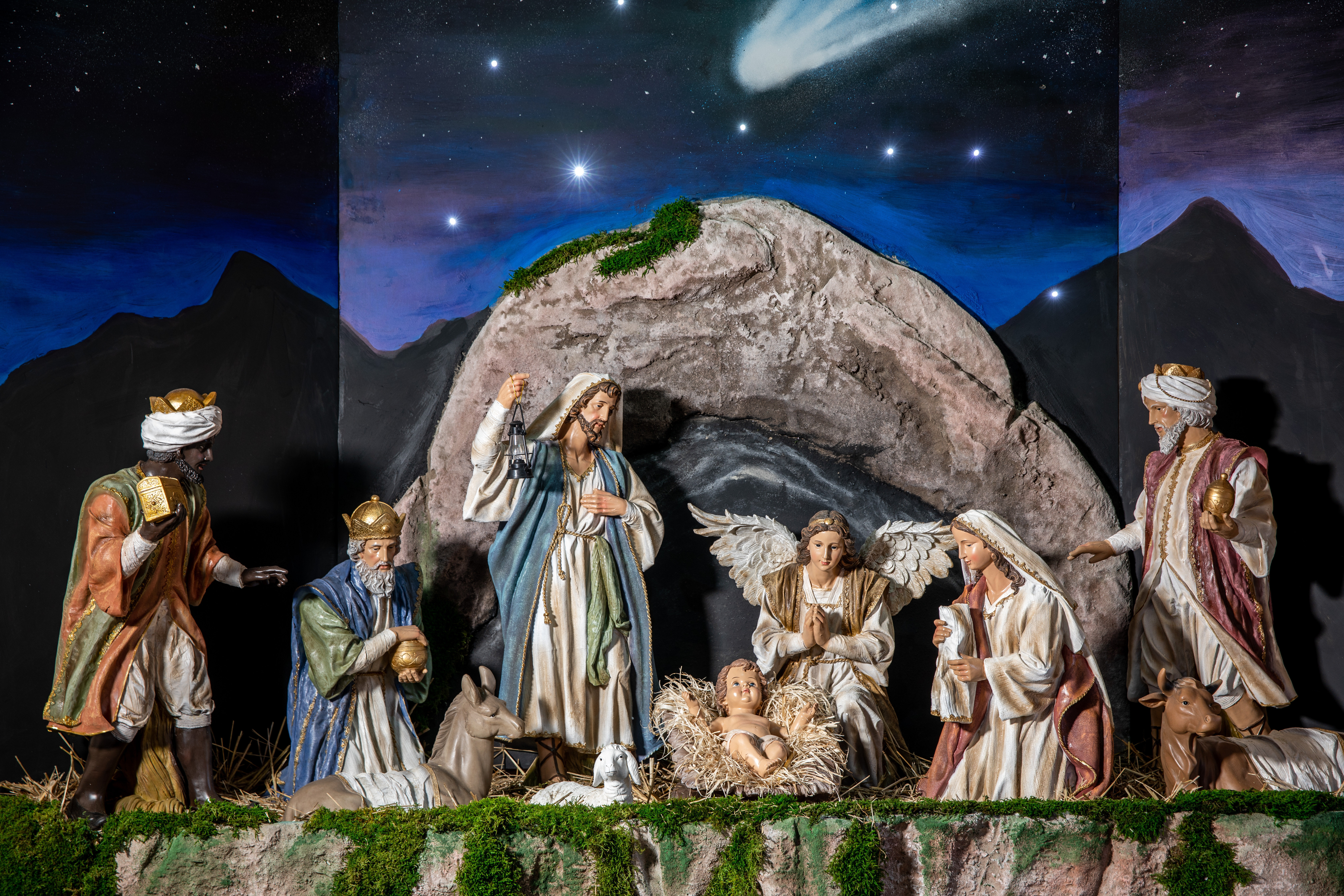 Kegyetlen vandálok tönkretették az ország egyik legszebb betlehemét: darabokra törték a kis Jézust, a három király egyikét pedig lefejezték