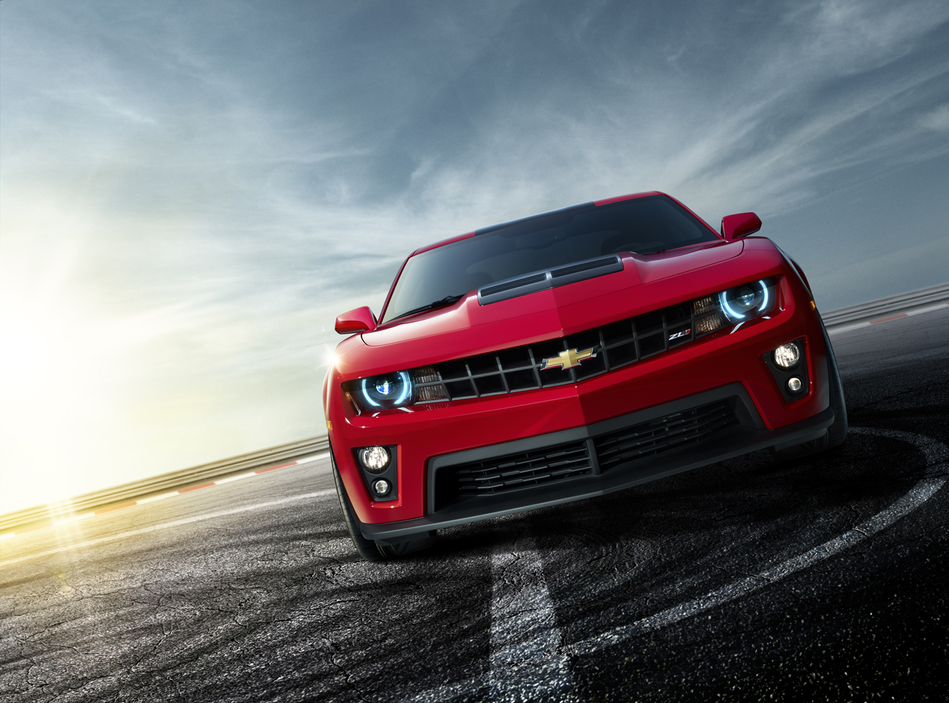 Oto chevrolet camaro ZL1 - amerykańska maszyna do produkcji adrenaliny i palenia opon; zadebiutowała podczas salonu samochodowego w Chicago. Dzięki doładowanemu silnikowi V8, o mocy 550 KM, model camaro ZL1 będzie najszybszym modelem w rodzinie camaro, jaki kiedykolwiek znalazł się w ofercie marki Chevrolet.