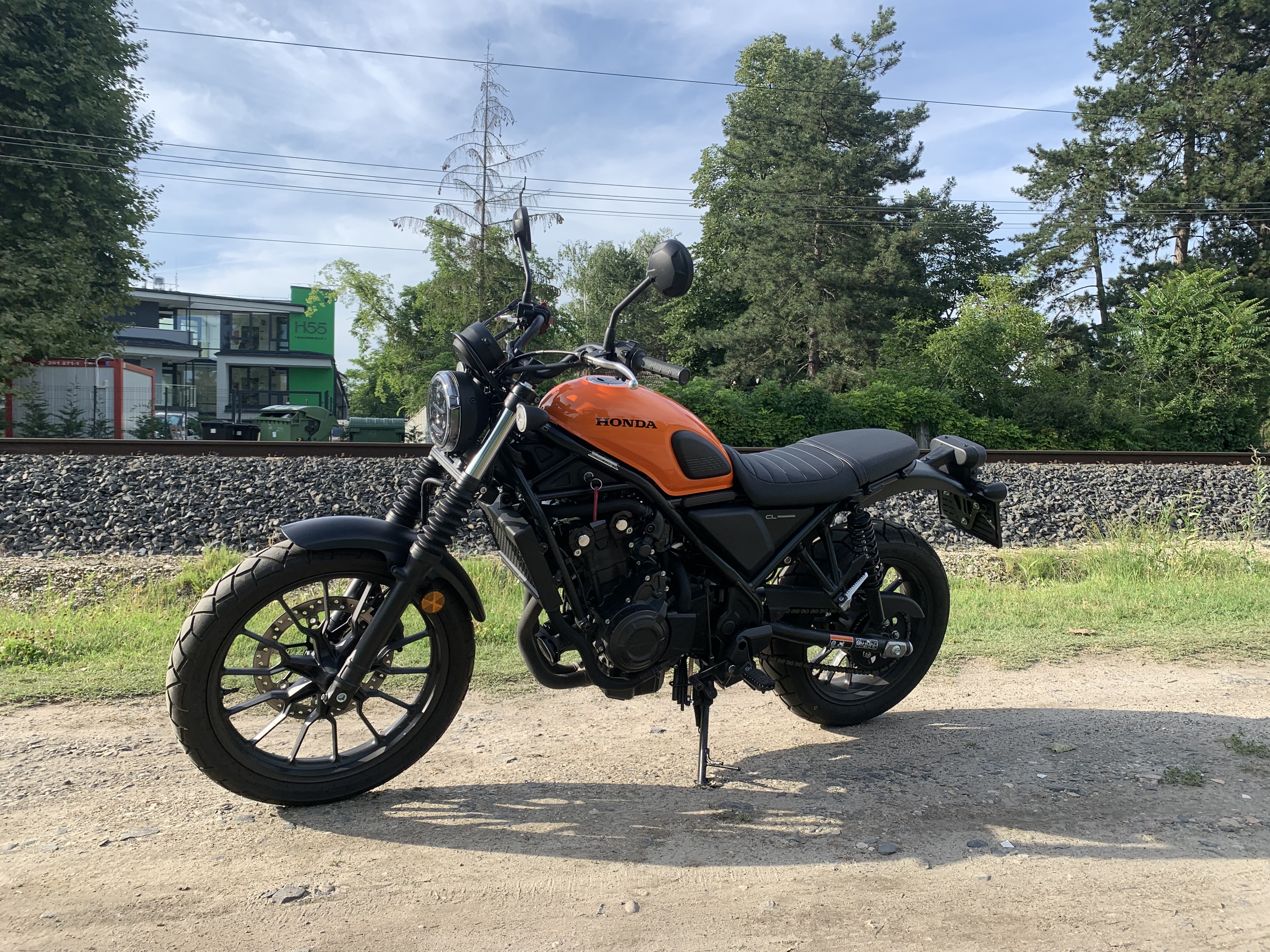 Menjünk le a Balcsira egy scramblerrel - Honda CL500 teszt