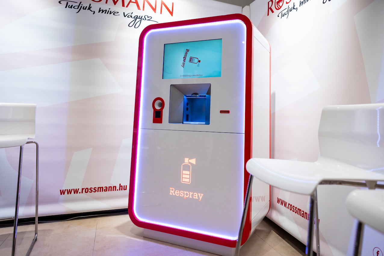 Magyar fejlesztésű dezodor utántöltő automata a Rossmann üzleteiben -  Glamour