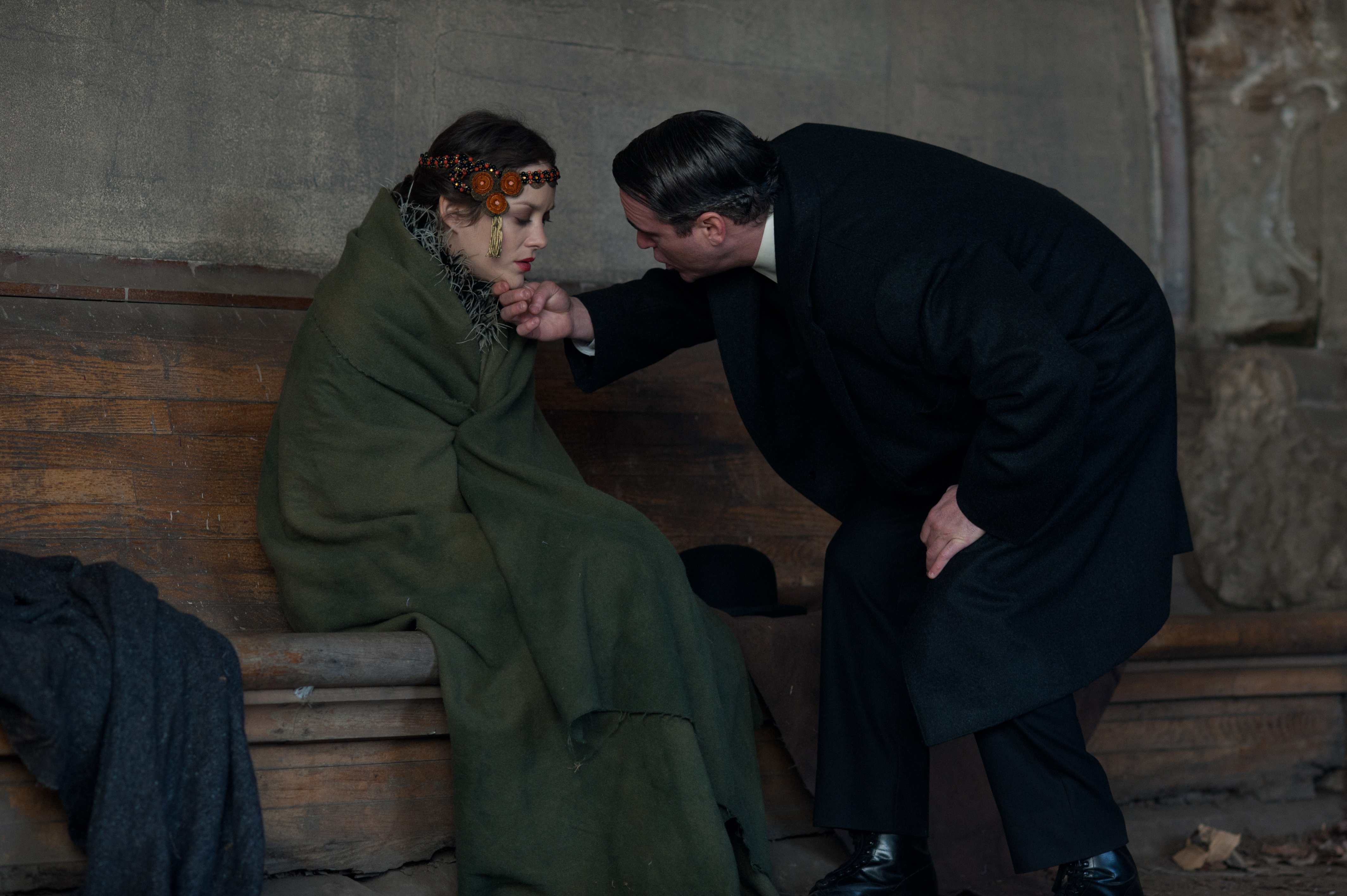 Marion Cotillard i Joaquin Phoenix w filmie