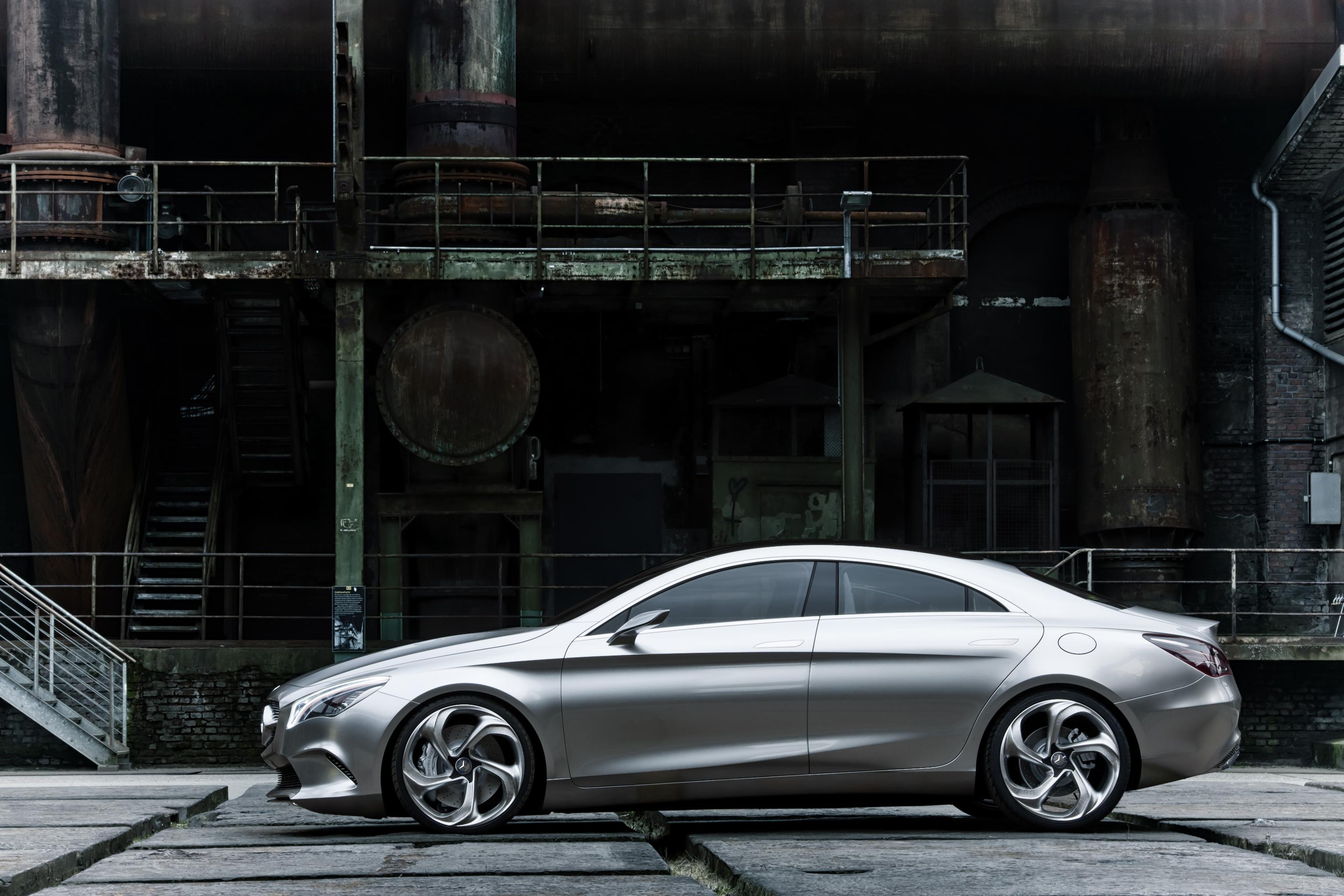 Zdaniem projektantów Concept Style Coupé ma diamentowy wlot powietrza, a jego spojrzenie przypomina oczy drapieżnego zwierzęcia