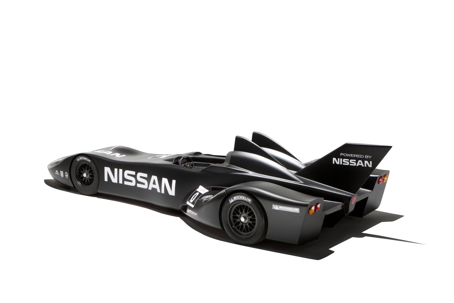 13 marca w Londynie ogłoszono nawiązanie współpracy z Nissanem, a już dwa dni później, 15 marca, w Sebring odbyła się oficjalna prezentacja samochodu wyścigowego