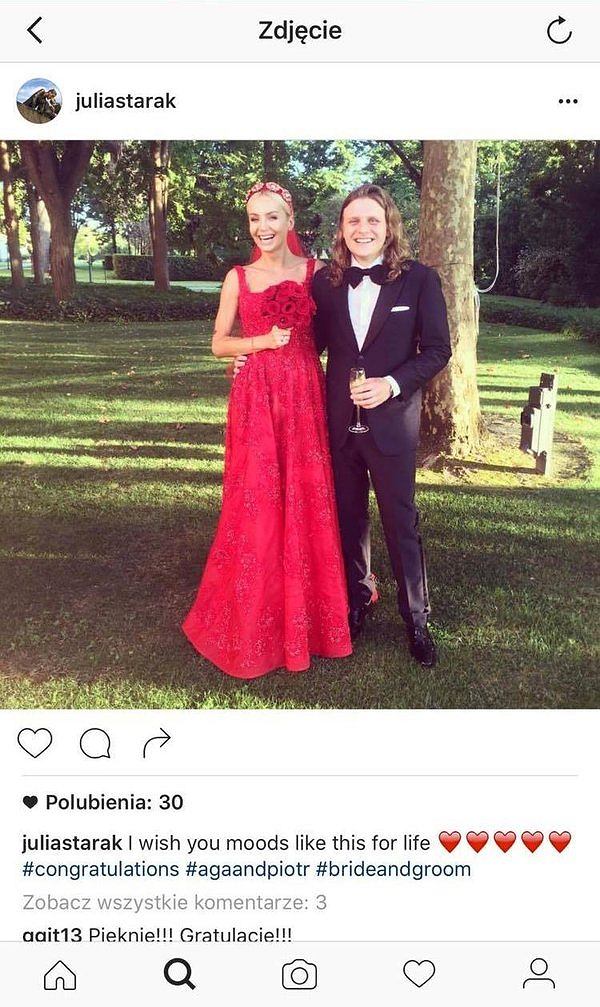 Po ceremonii ślubnej Agnieszka Szulim przebrała się w długą suknię z czerwonej koronki.