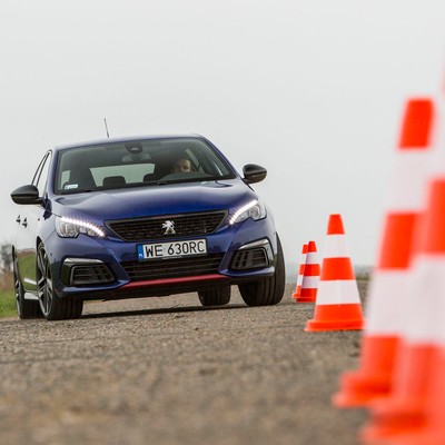 Peugeot 308 GTi - przeniesie cię w świat wyścigów
