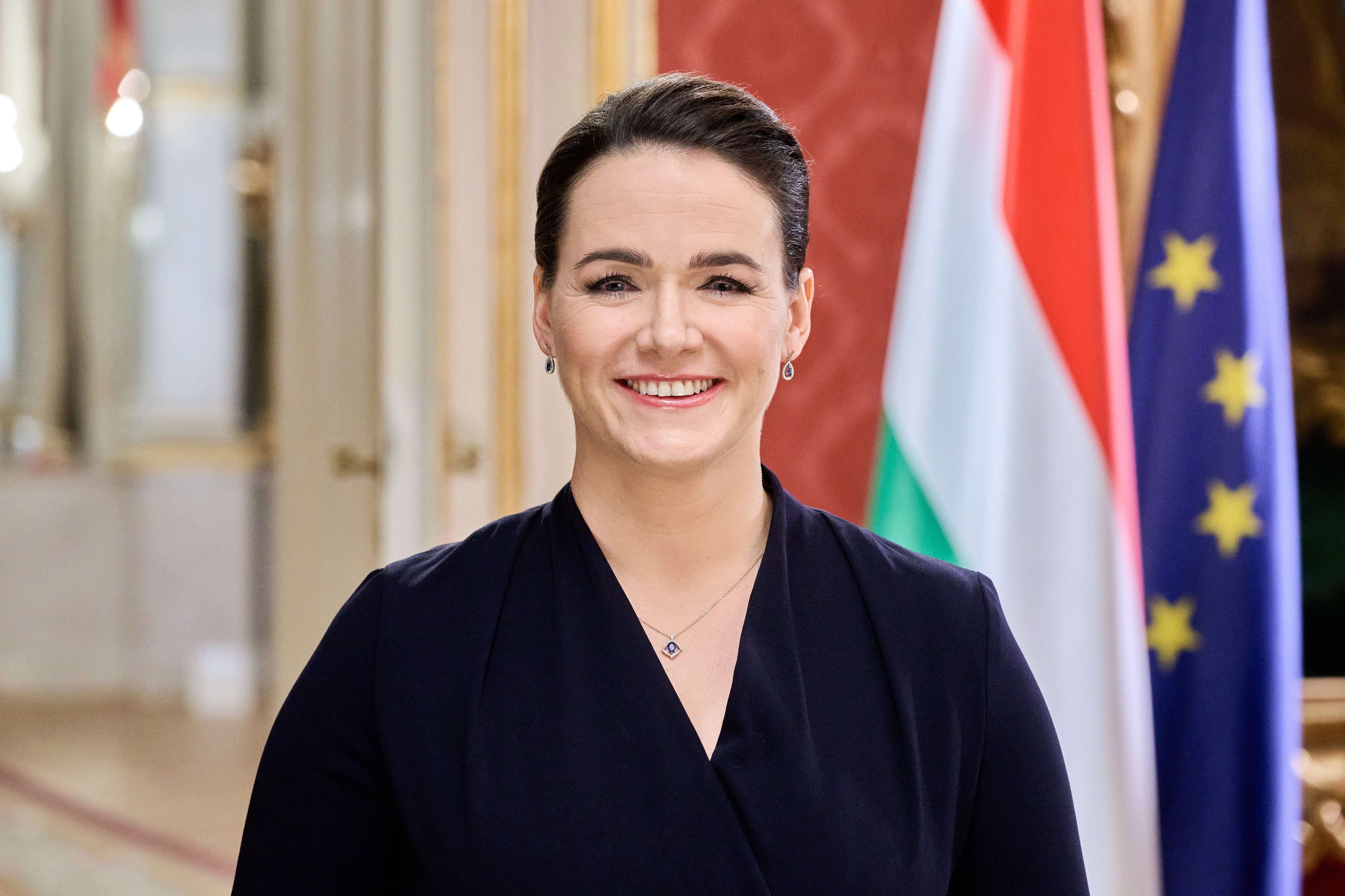 Novák Katalin férje is letette a katonai esküt - fotón a büszke házaspár