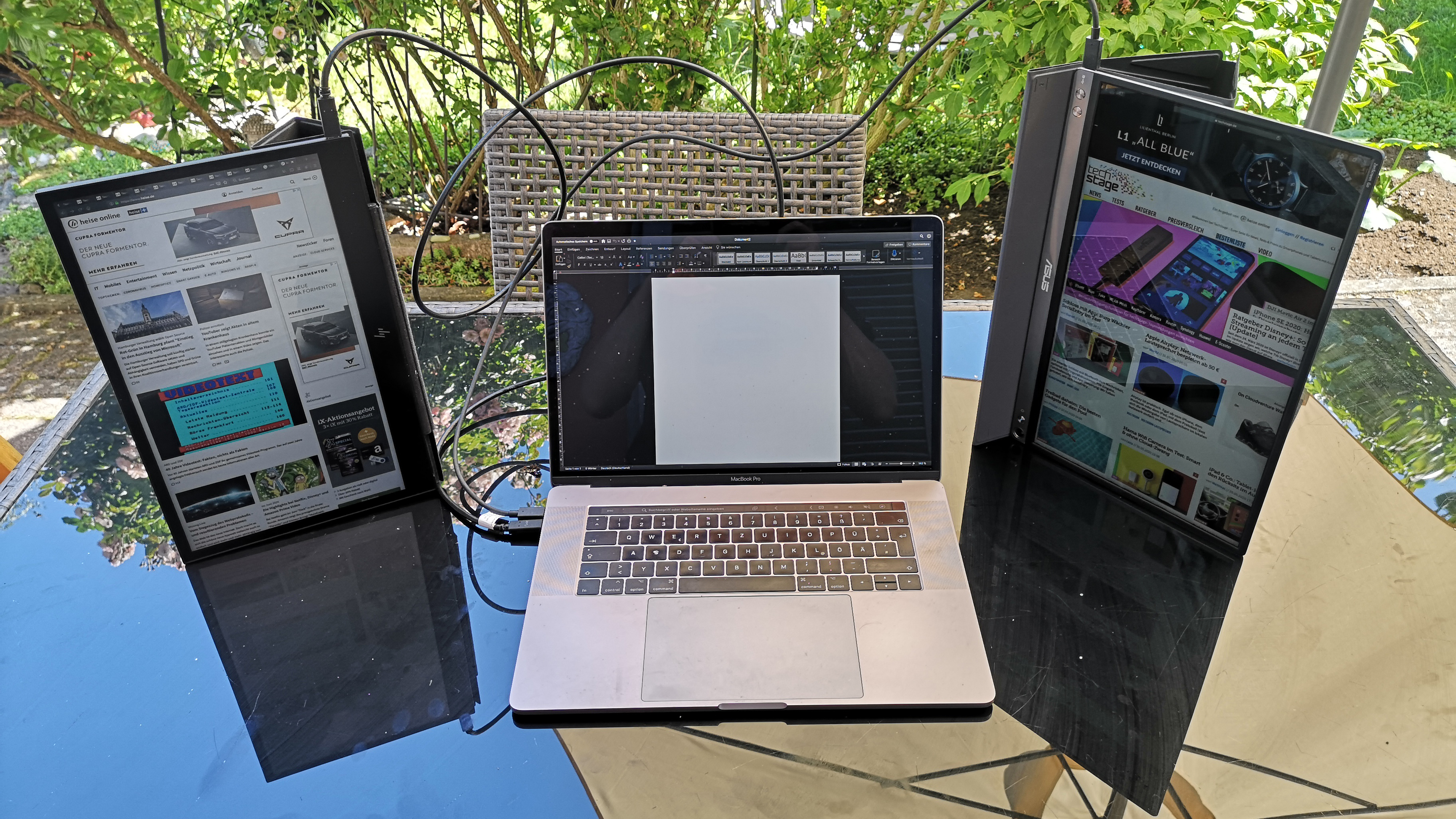 Die externen Monitore funktionieren im Quer- und im Hochformat.