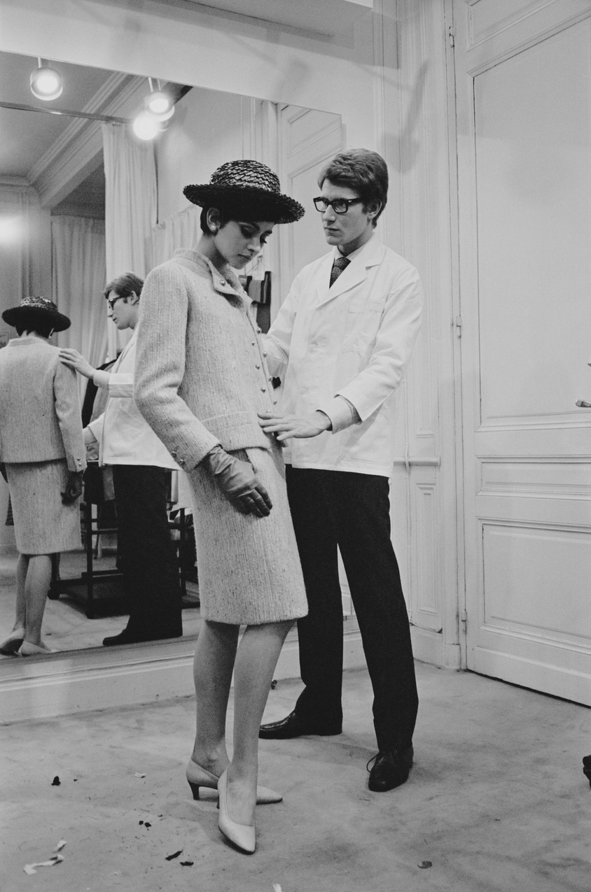 Yves Saint Laurent przy pracy