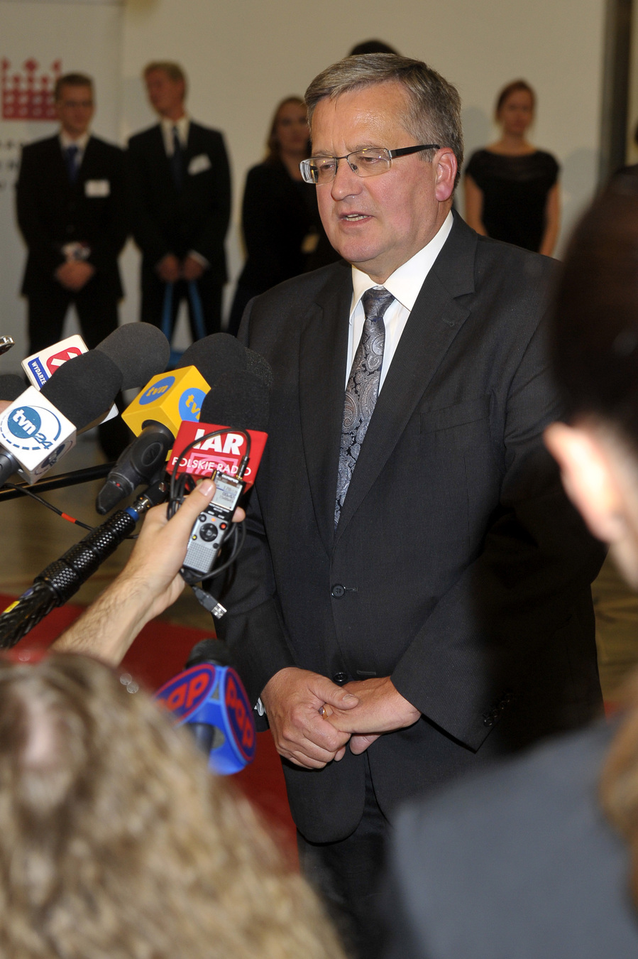 W uroczystej premierze w Teatrze Wielkim – Operze Narodowej udział wzięli prezydent Bronisław Komorowski, marszałek Sejmu Ewa Kopacz, wicepremier Janusz Piechociński oraz byli premierzy Tadeusz Mazowiecki, Jerzy Buzek i Hanna Suchocka