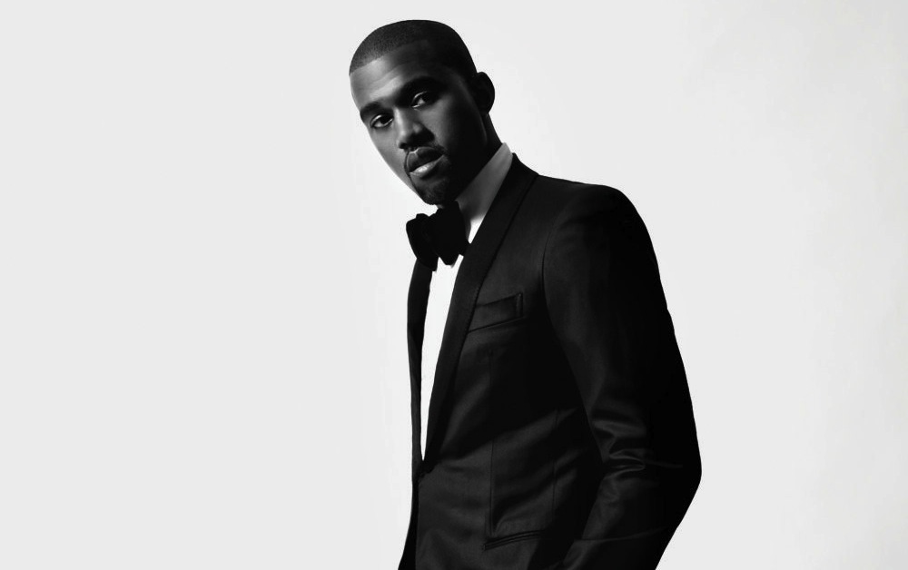 Podczas występu Kanye Westa i Jay-Z w Washington Tacoma Dome ktoś z tłumu zaczął rzucać na scenę swoje wizytówki. Piosenkarz wpadł w szał, kiedy to zobaczył i zagroził, że jeżeli osoba, która to zrobiła nie przyzna się, to wyrzuci z koncertu cały sektor. Raperowi ulżyło dopiero, kiedy winny się ujawnił i wyszedł. Tłumaczył potem, że ktoś mógł się na owych kartkach poślizgnąć