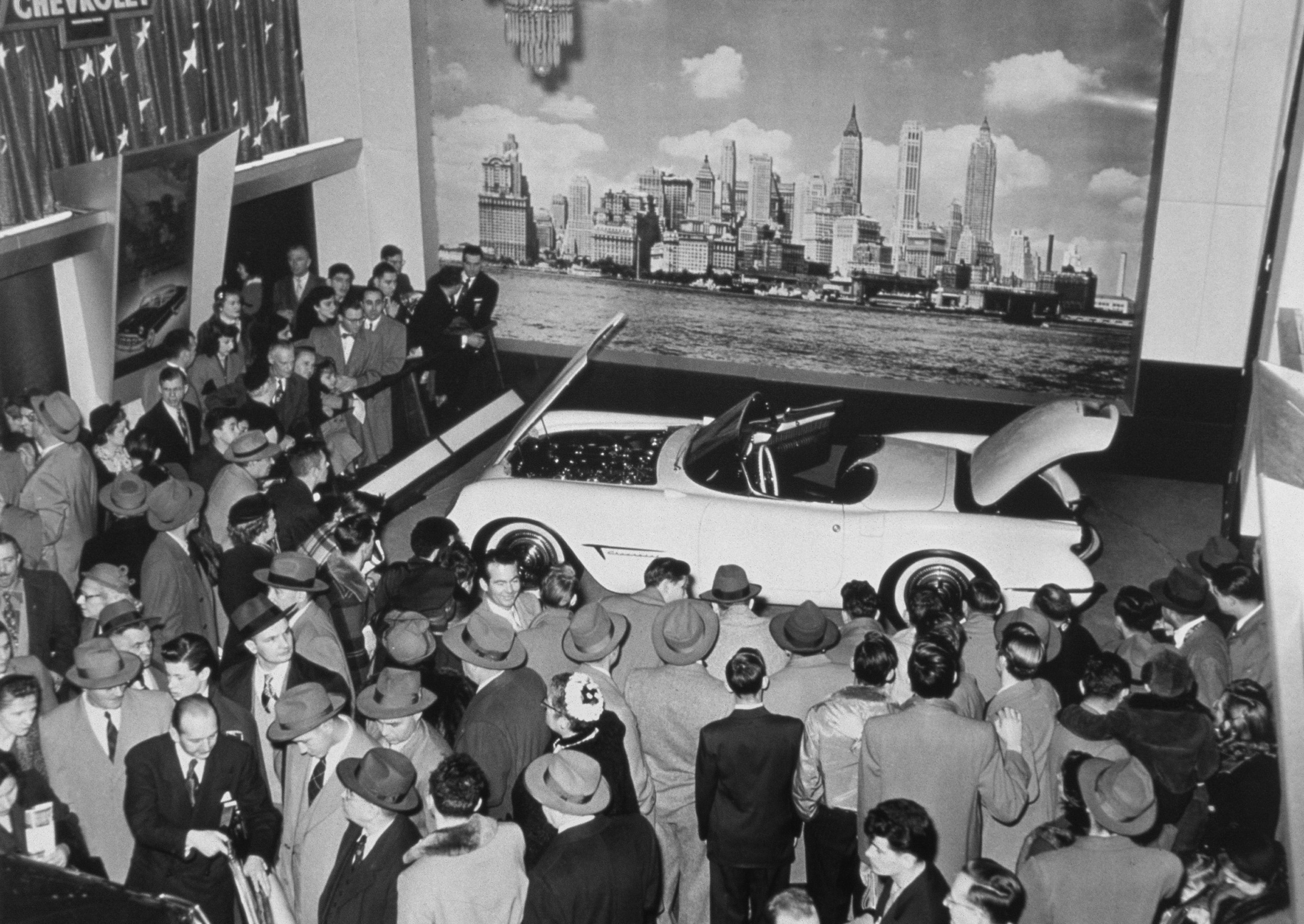 Czy sztuki pokazane podczas wystawy Motorama (1953 r.), czy też para pierwszych prototypów, które zniszczono.