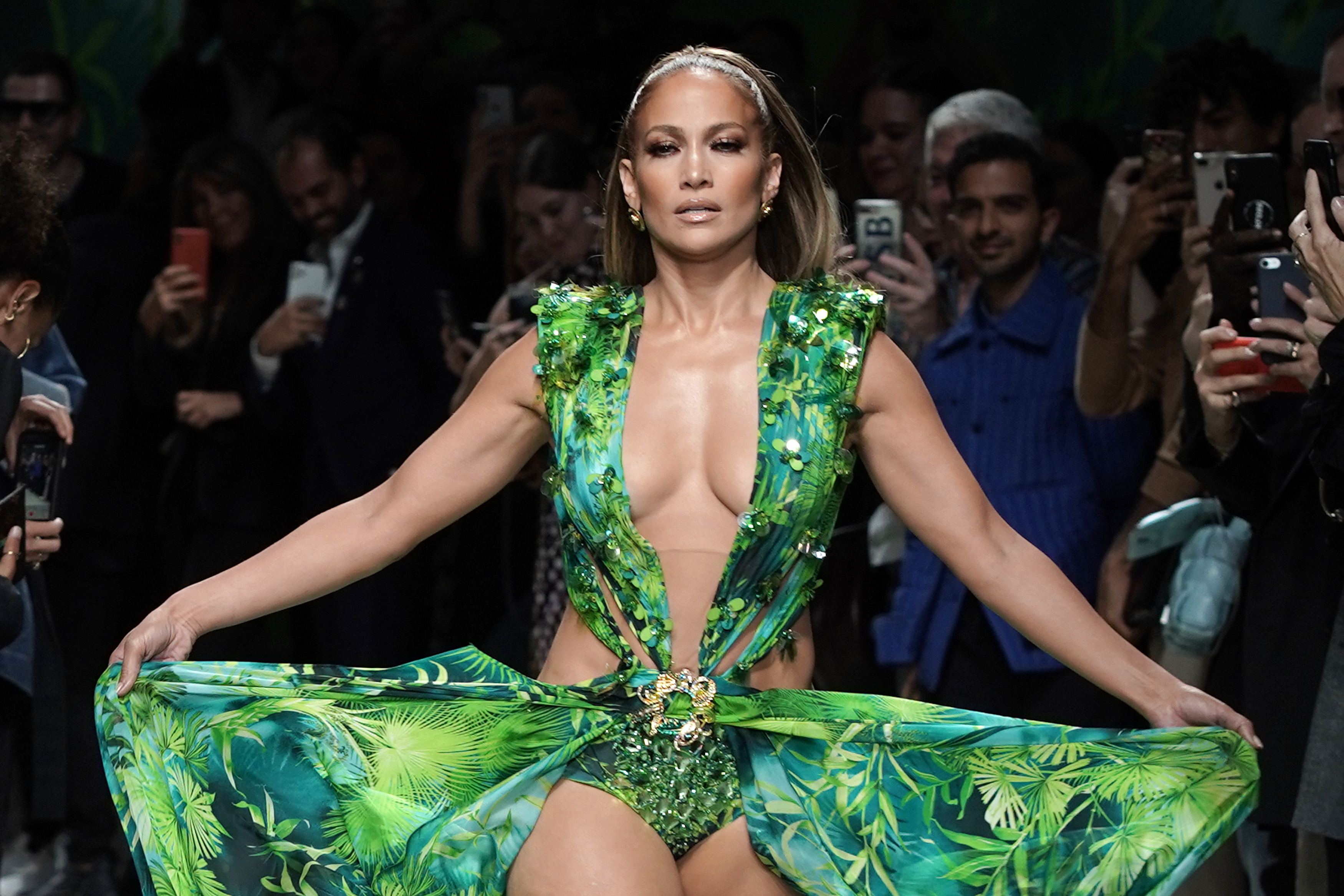 Jennifer Lopez legszexibb pucérruhái