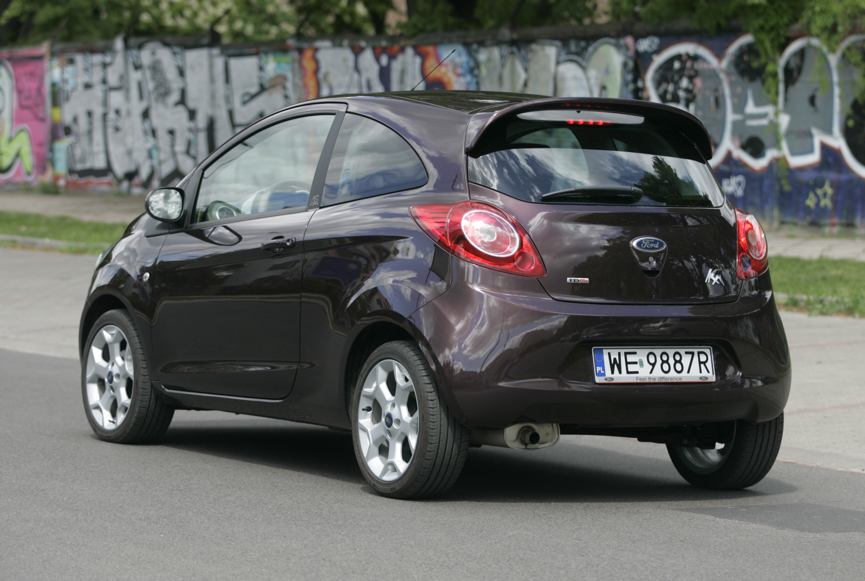Najbogatsza wersja Titanium+ kosztuje od 36 200 zł. Dodatkowymi elementami wyposażeniem tej wersji ponad wersję Titanium są: 15-calowe obręcze kół ze stopów lekkich, kierownica i uchwyt dźwigni zmiany biegów wykończone skórą, chromowane zewnętrzne klamki drzwi oraz uchwyt klapy bagażnika, chromowana końcówka rury wydechowej.