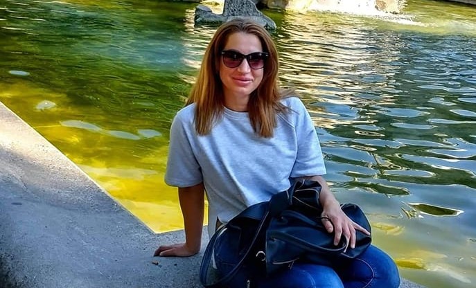 Halálos baleset érte az ifjú fogászt öltözködés közben a hálószobában: az ágyán törte el a gégeporcát Nikolett