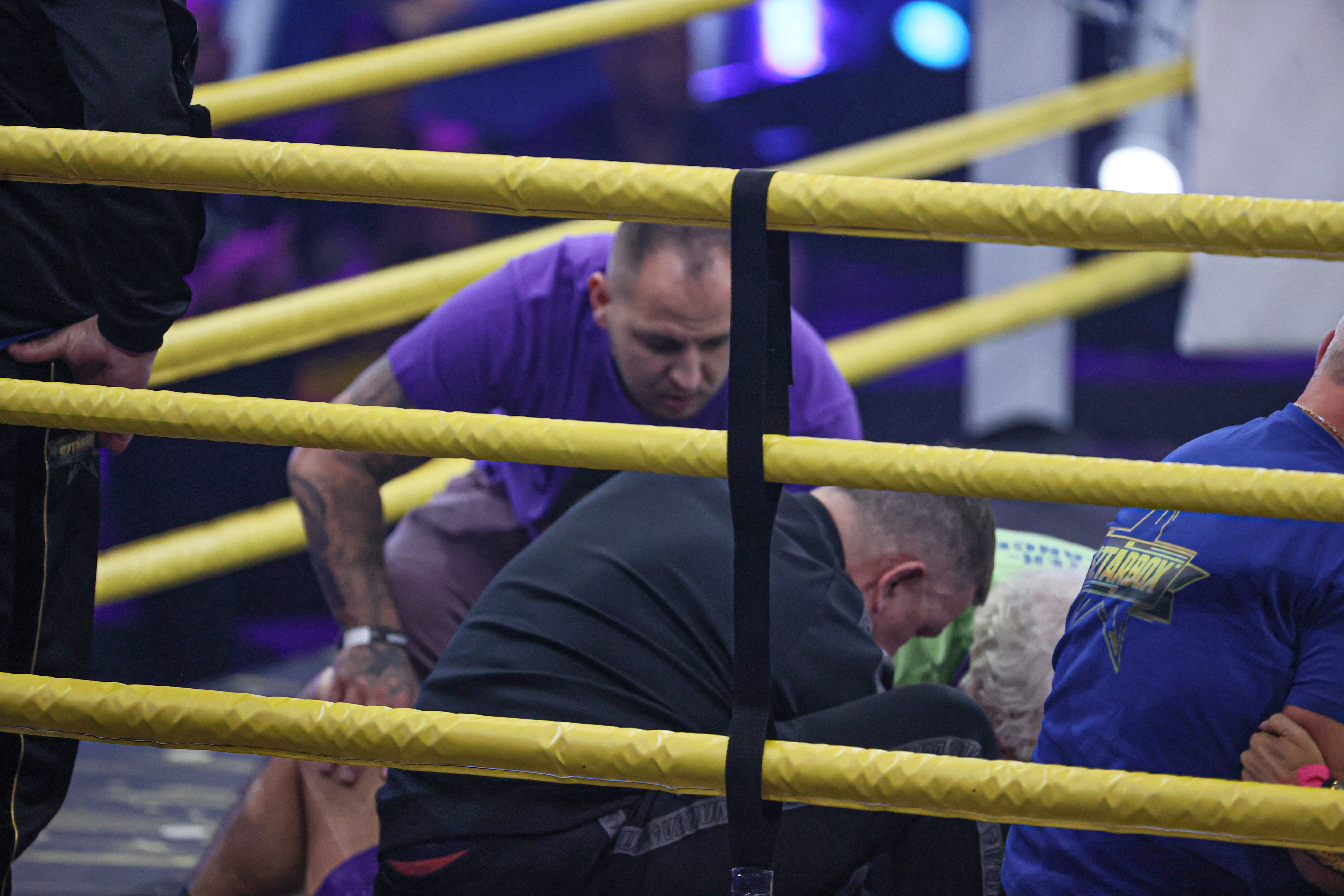 "Akár a nyelvét is lenyelheti" - Megszólalt a férfi, aki azonnal Kabát Peti segítségére sietett a kiütés után: ezt élték át a ringben