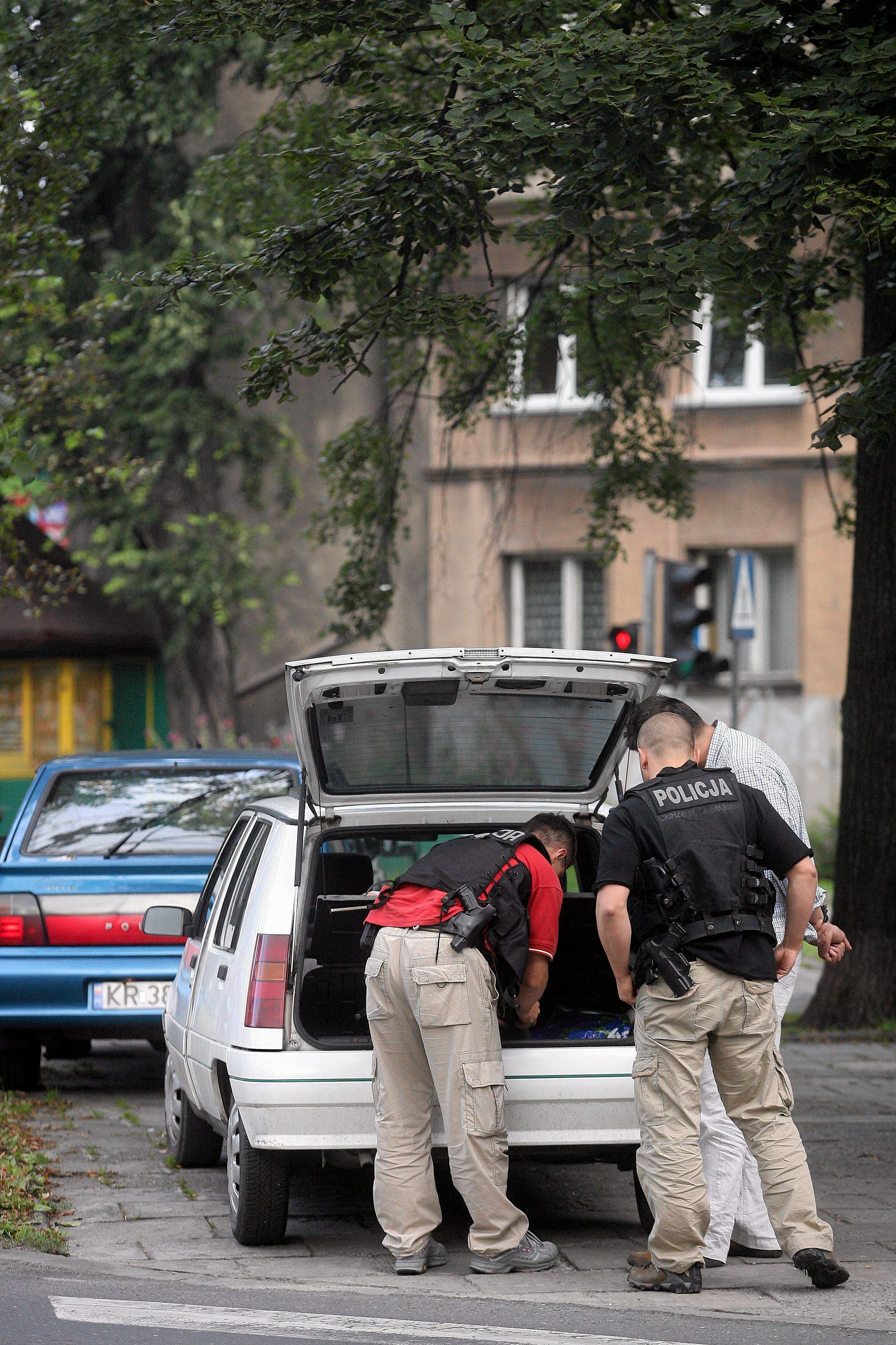 Czy policjant może przeszukać auto?