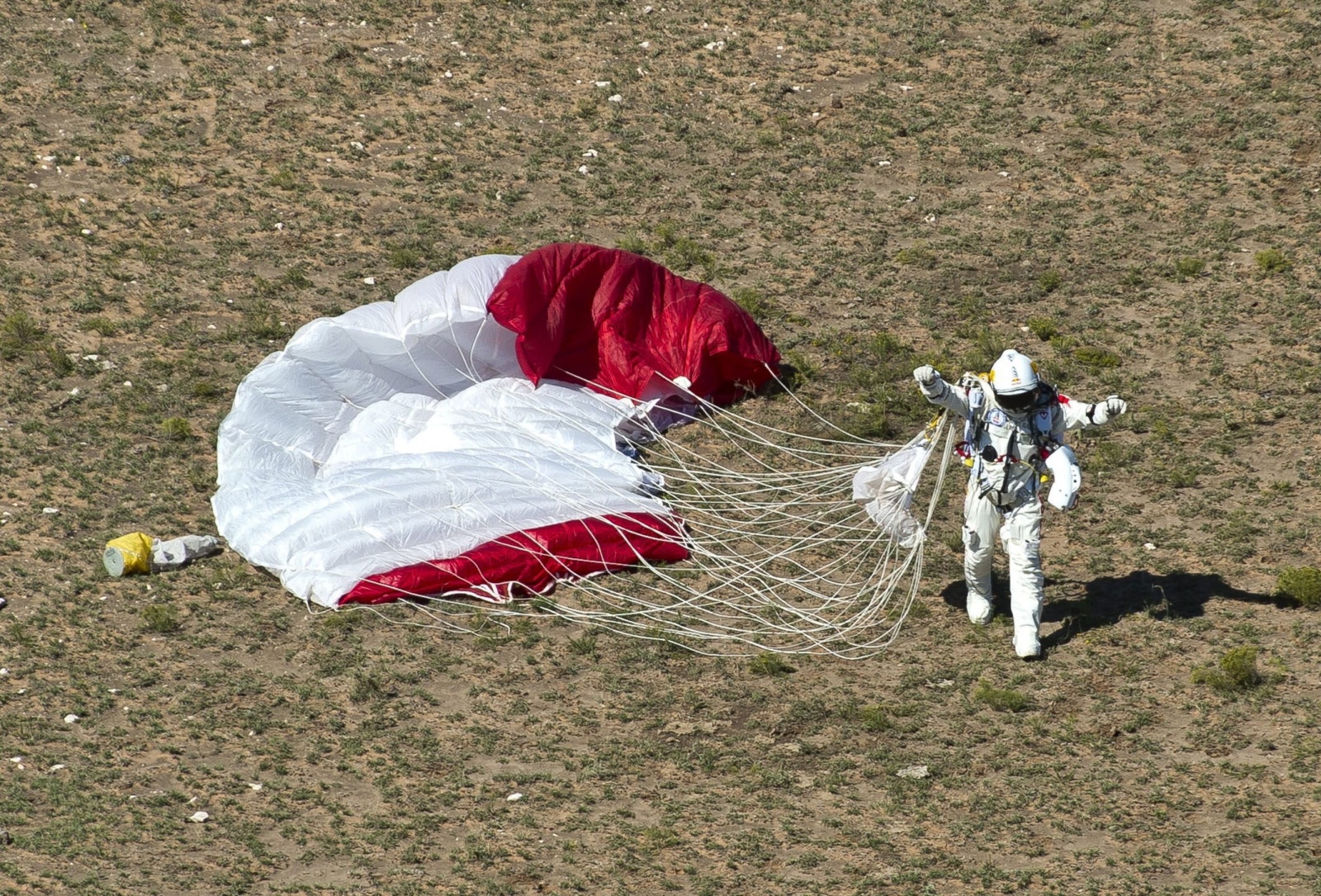 Felix Baumgartner skoczył i wylądował