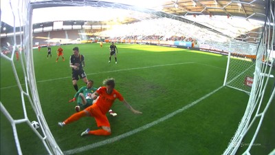 Zagłębie - Jagiellonia (0:1): Co za pech Maresa! Kelemen nabił piłką napastnika, ale ten z metra uderzył tylko w słupek!