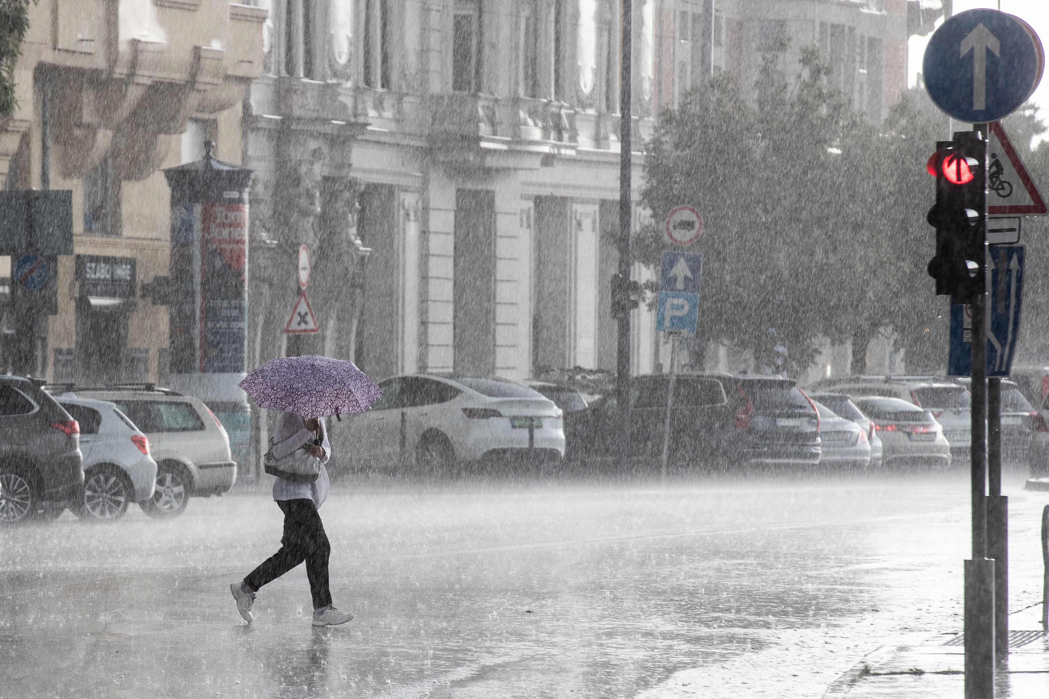 Időjárás: letarolják a zivatarok az országot, ezekre a megyékre már a figyelmeztetést is kiadták