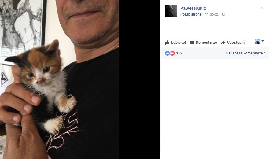 Kolejny lokator :-) Przygarnięty trzy dni temu. Wkrótce liczbą kotów przebiję Prezesa ... - napisał Paweł Kukiz pod zdjęciem z małym kotkiem