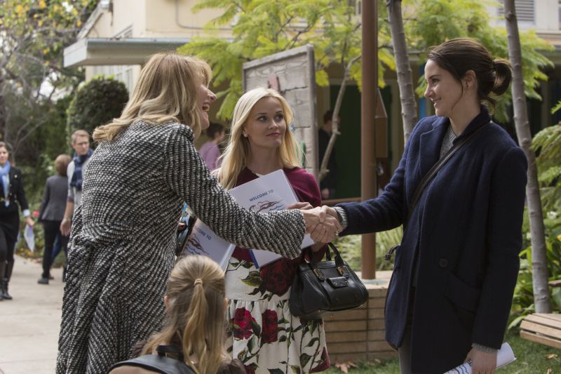 Pewnego dnia w miasteczku pojawia się samotna matka Jane (Shailene Woodley) i jej syn Ziggy. Wieloletnie przyjaciółki Madeline (Reese Witherspoon) i Celeste (Nicole Kidman) biorą ją pod swoje skrzydła, co nie pozostaje bez znaczenia dla relacji z Renatą (Laura Dern).