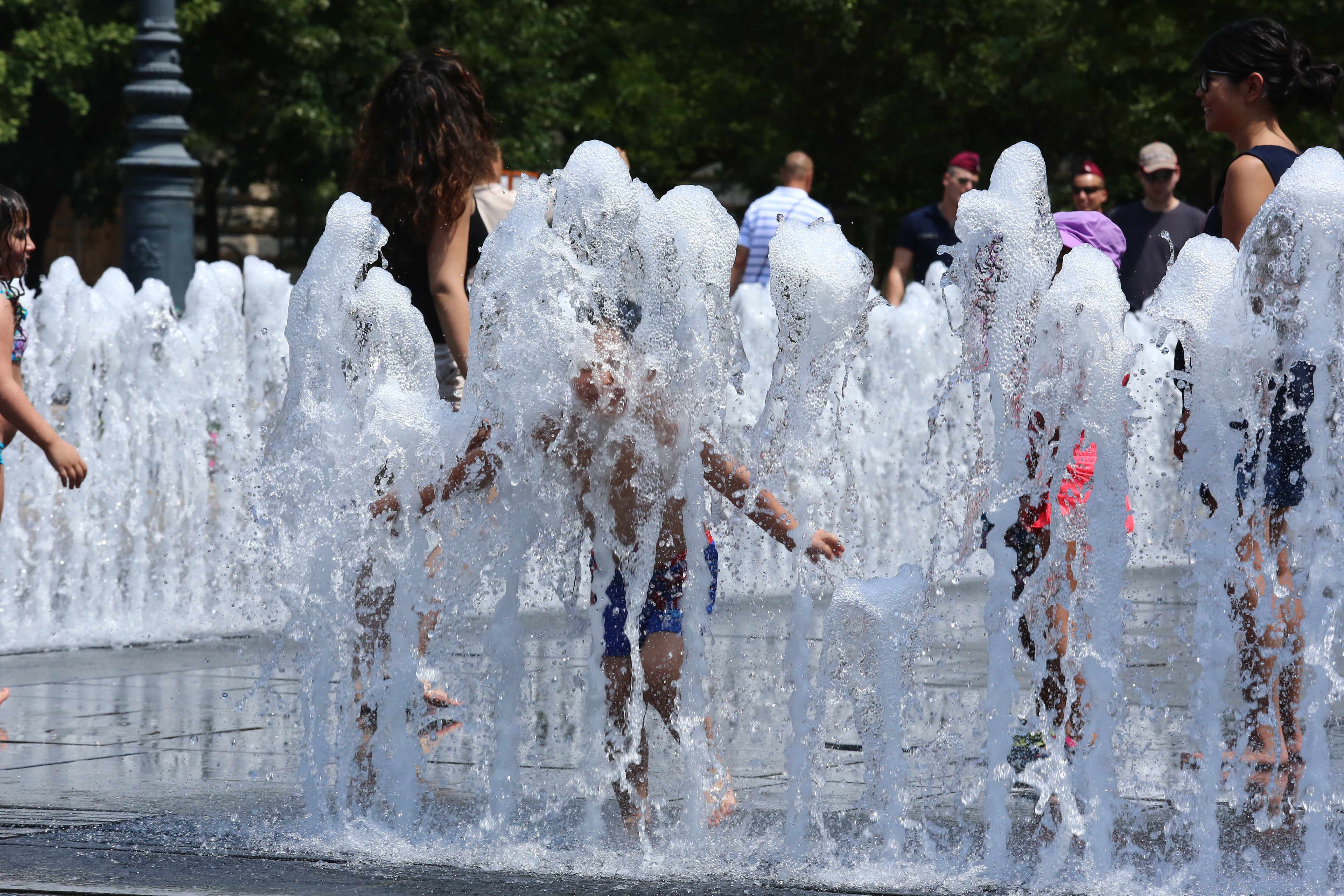 Elrendelték a legmagasabb fokú hőségriasztást Magyarországon: pokoli forróság jön