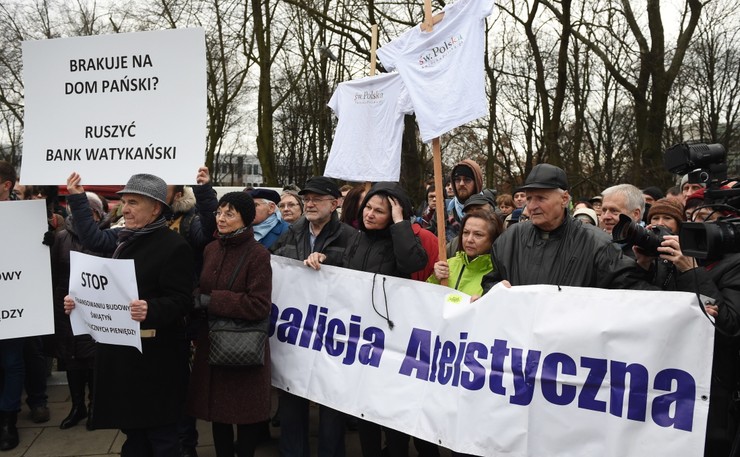 Protest przeciw finansowaniu Świątyni Opatrzności Bożej