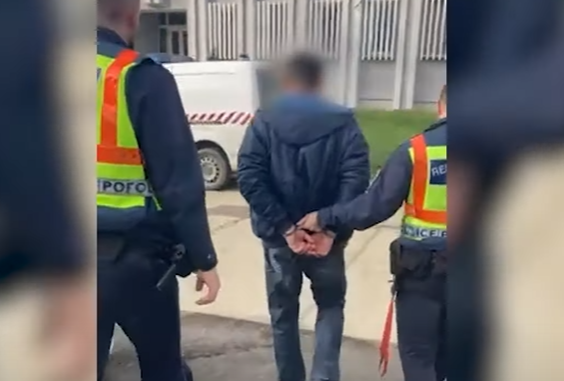 Vádat emeltek a gödöllői szatír ellen, aki többször is zaklatta a női utasokat a HÉV-en – videó